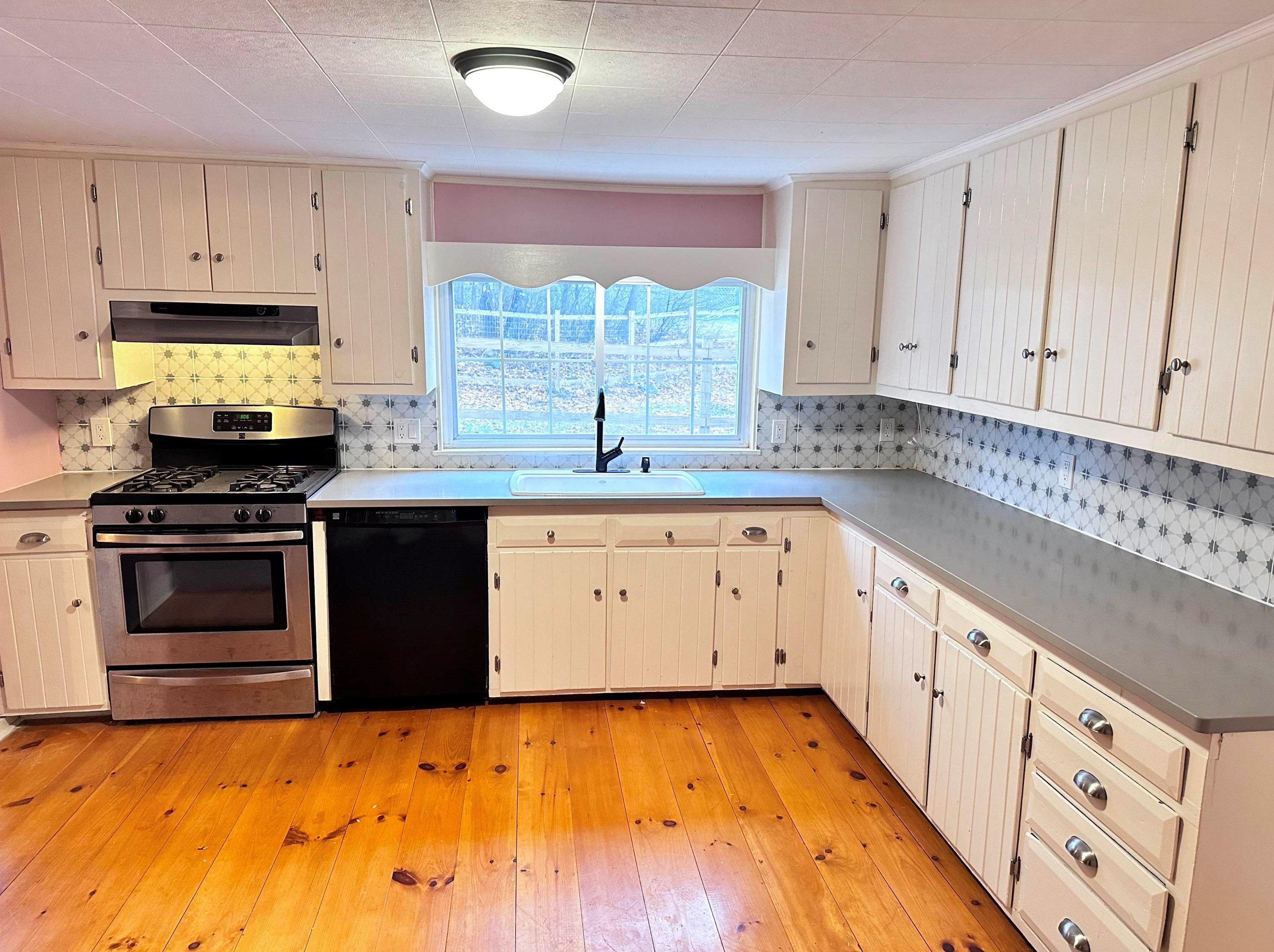 38 Back River Rd, Dover NH  03820-4404 exterior