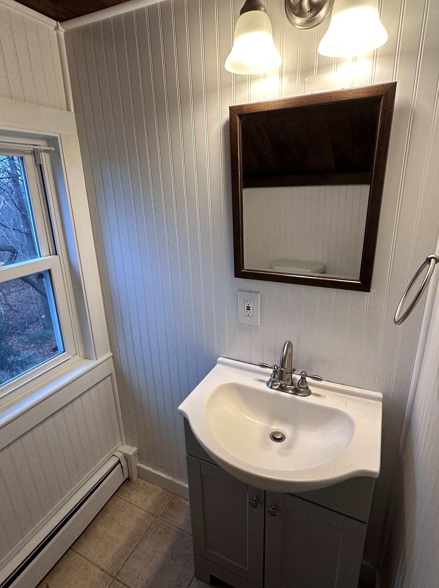 38 Back River Rd, Dover NH  03820-4404 exterior