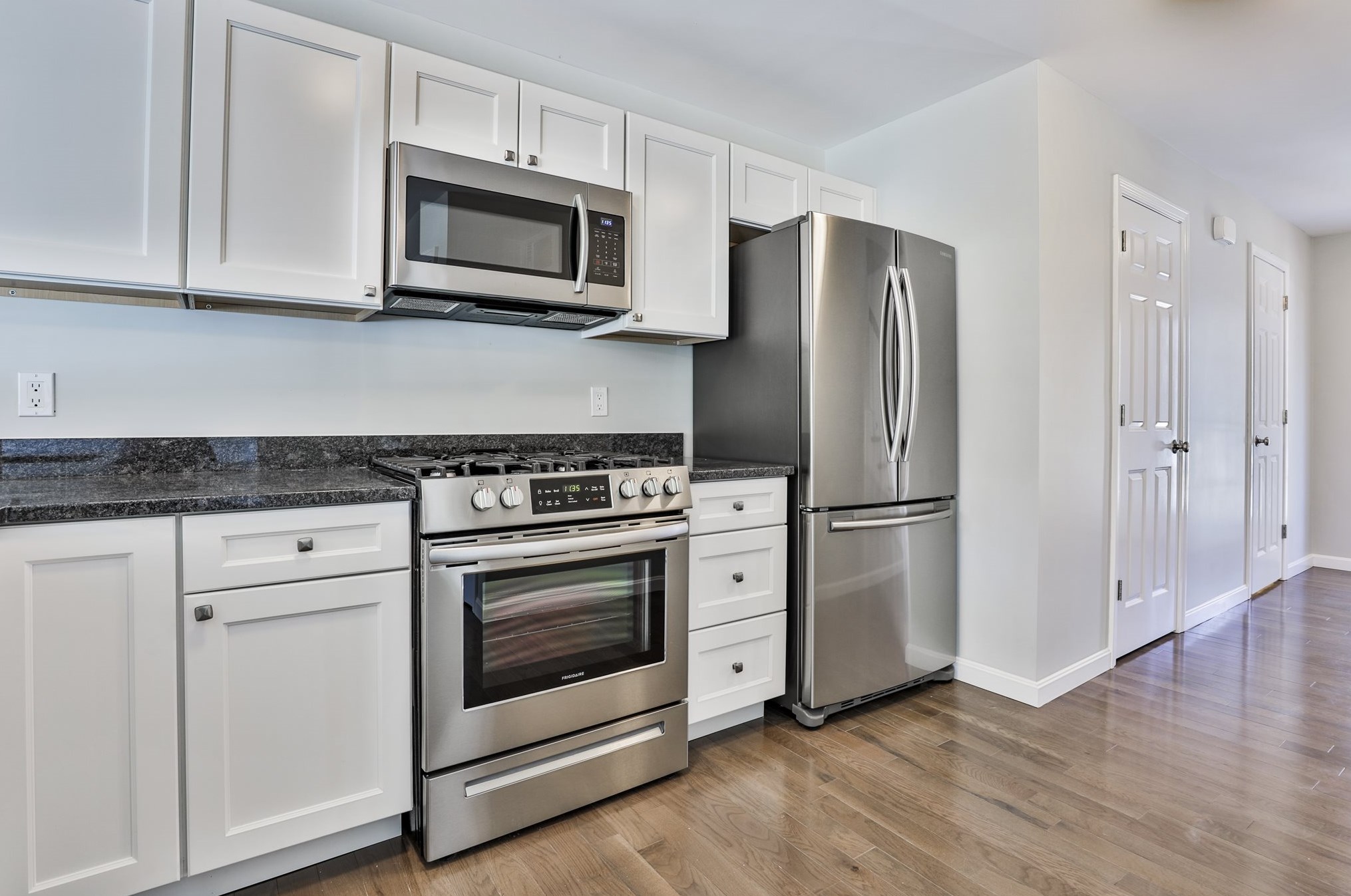 181 Knollwood Way, Manchester NH  03102 exterior