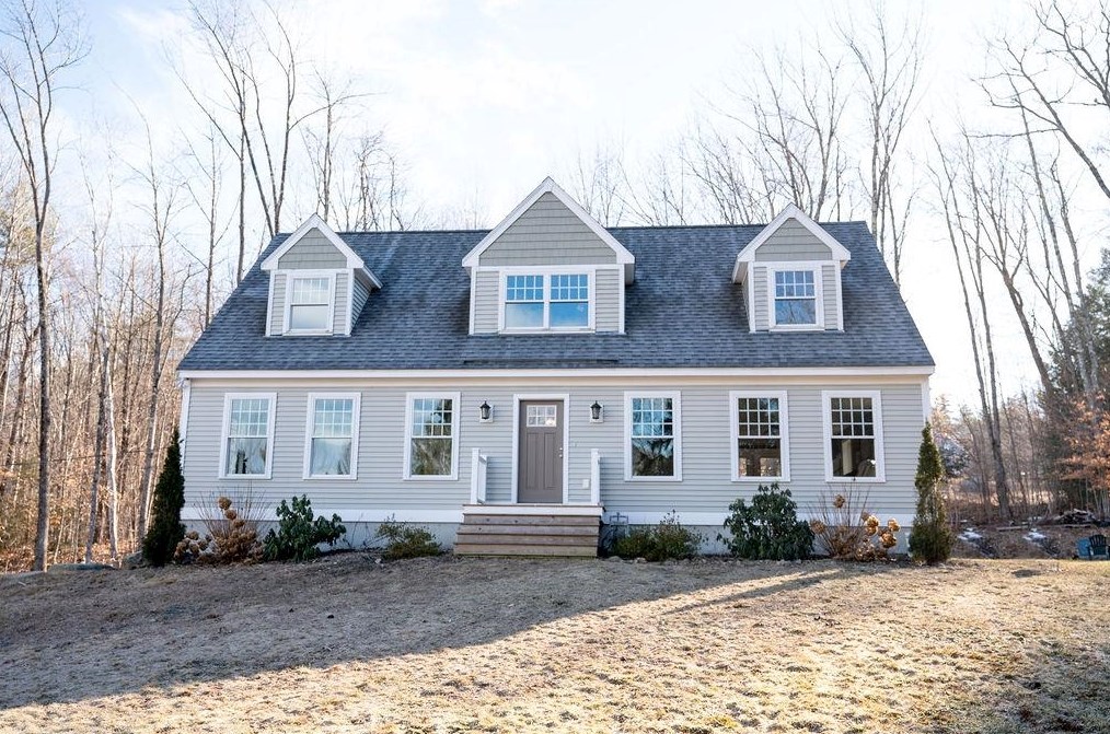 158 Moat View Dr, Albany, NH 03818-4413