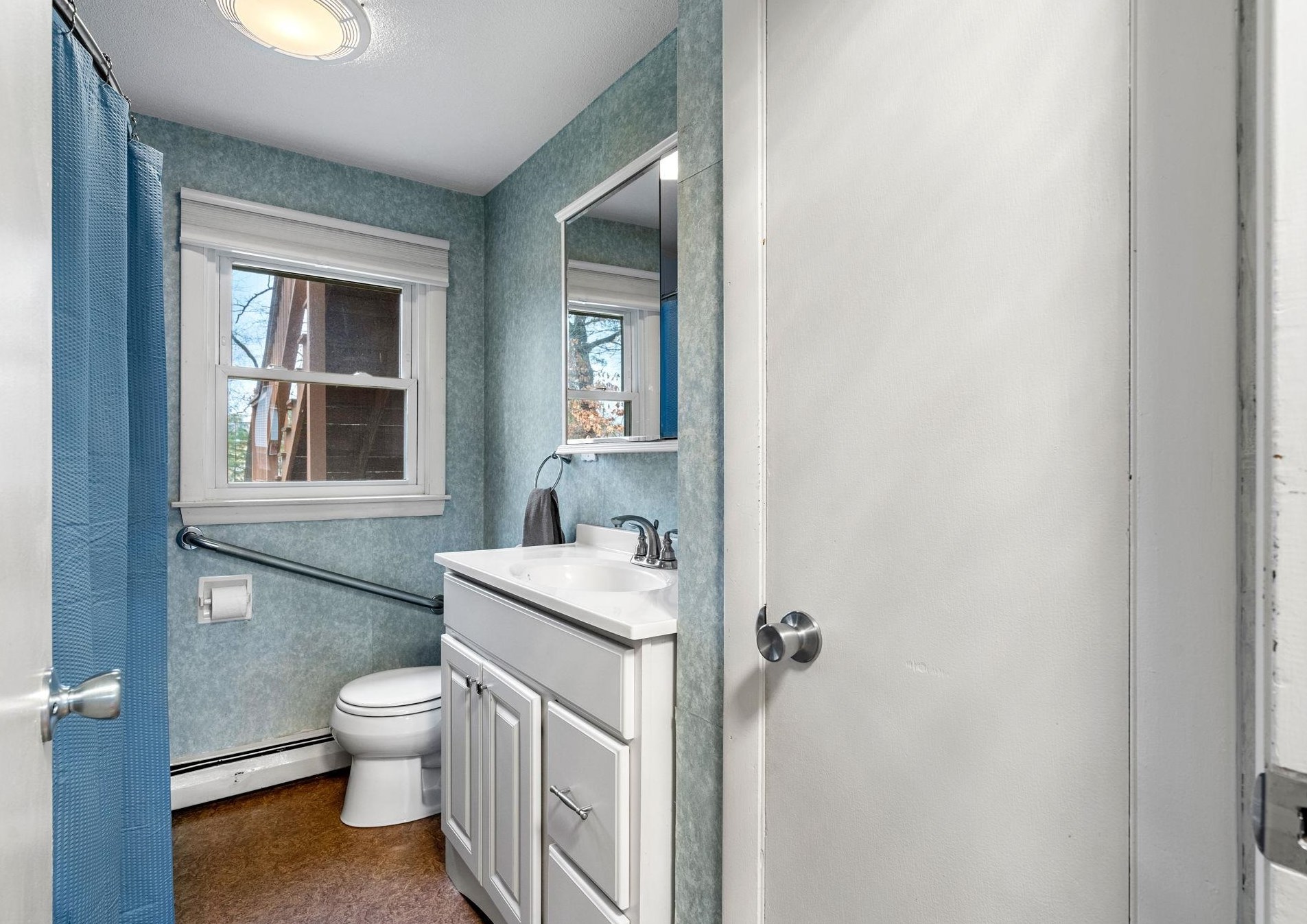 29 Carol Ave, Salem NH  03079-4452 exterior