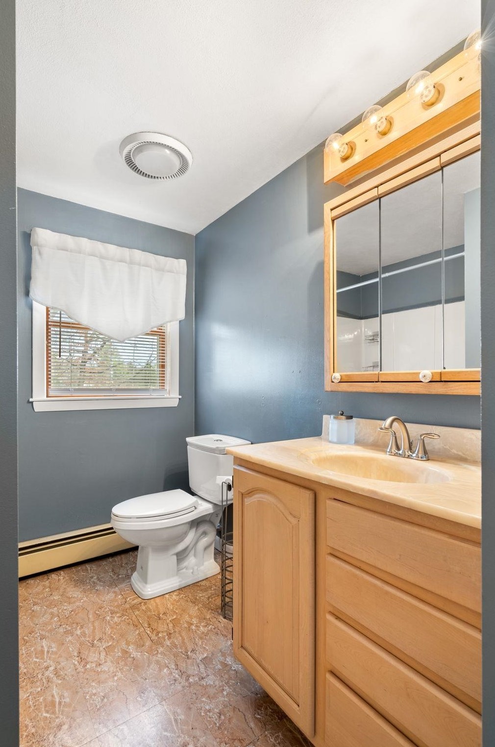 29 Carol Ave, Salem NH  03079-4452 exterior