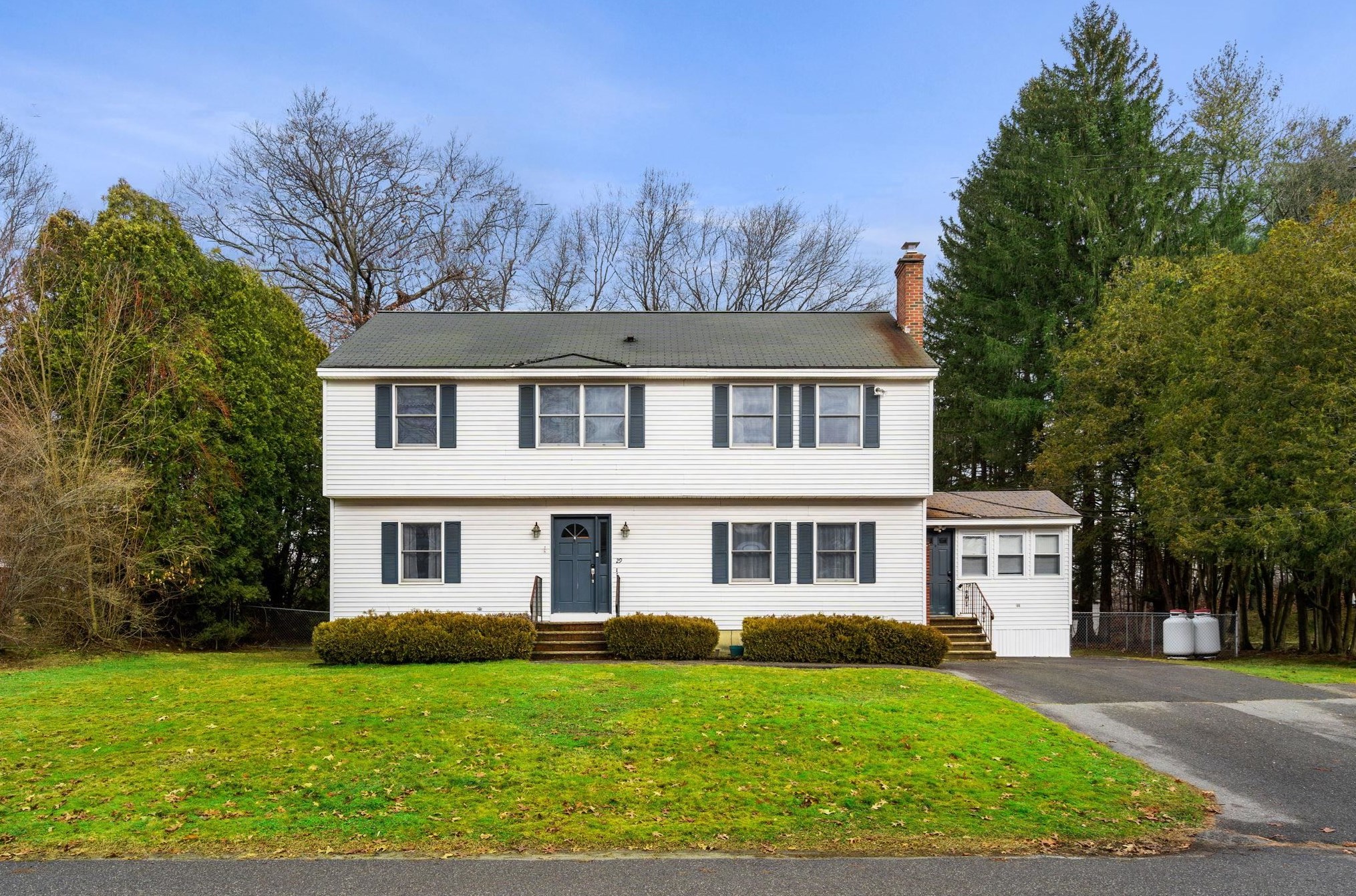 29 Carol Ave, Salem NH  03079-4452 exterior