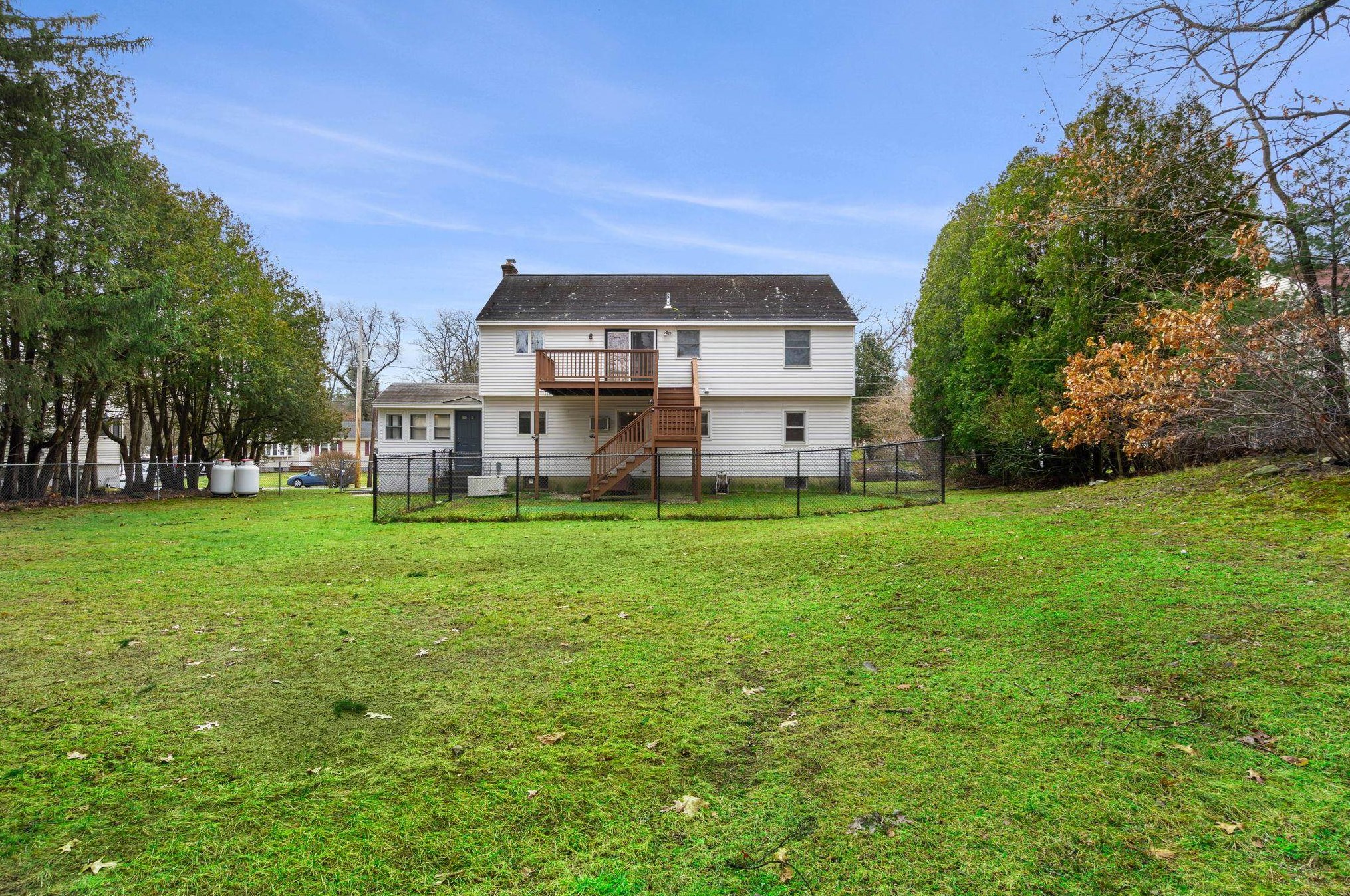 29 Carol Ave, Salem NH  03079-4452 exterior