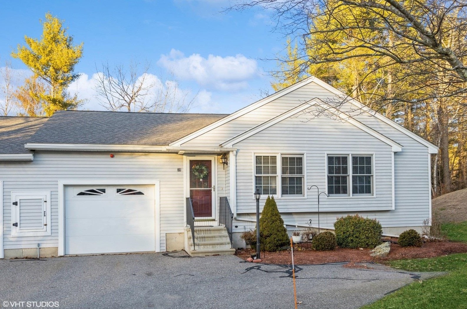 38 Rainbow Dr #38, Londonderry, NH 03053