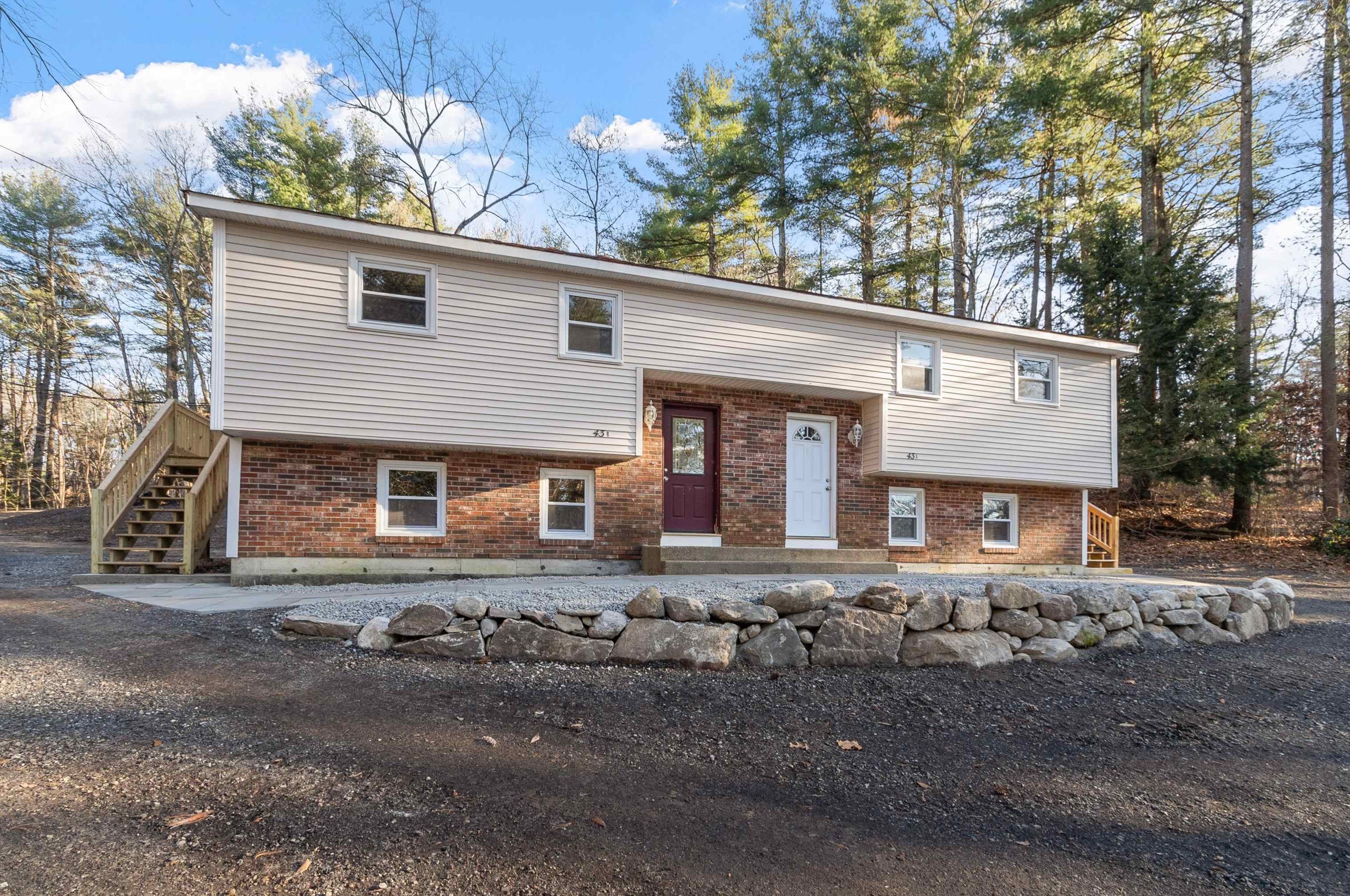 43 Gowing Rd, Hudson, NH 03051-5128