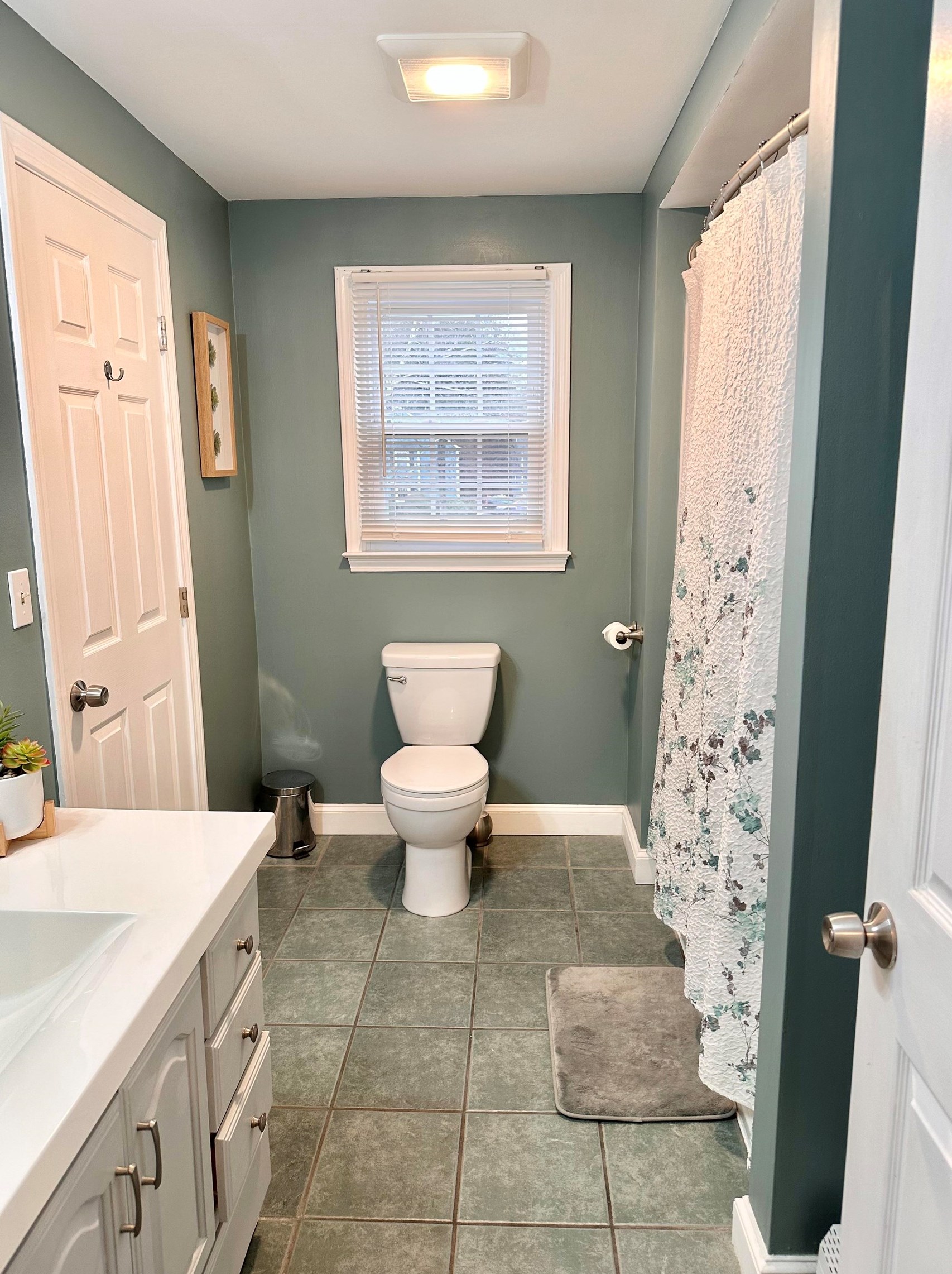 9 Donovan Ct, Merrimack NH  03054-6218 exterior