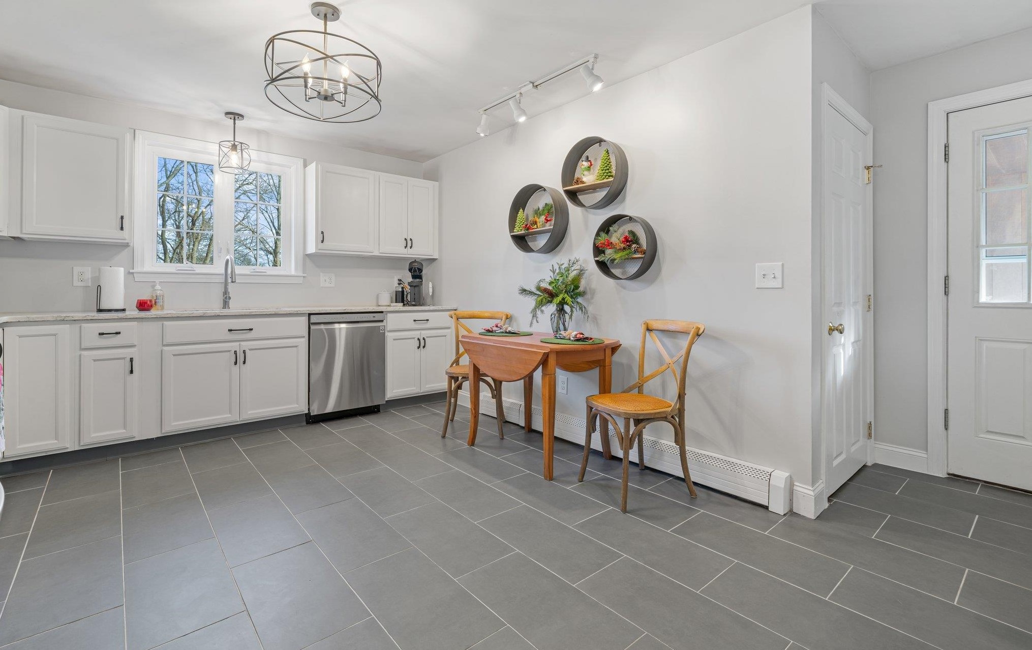 461 Varney St, Manchester NH  03102-4109 exterior