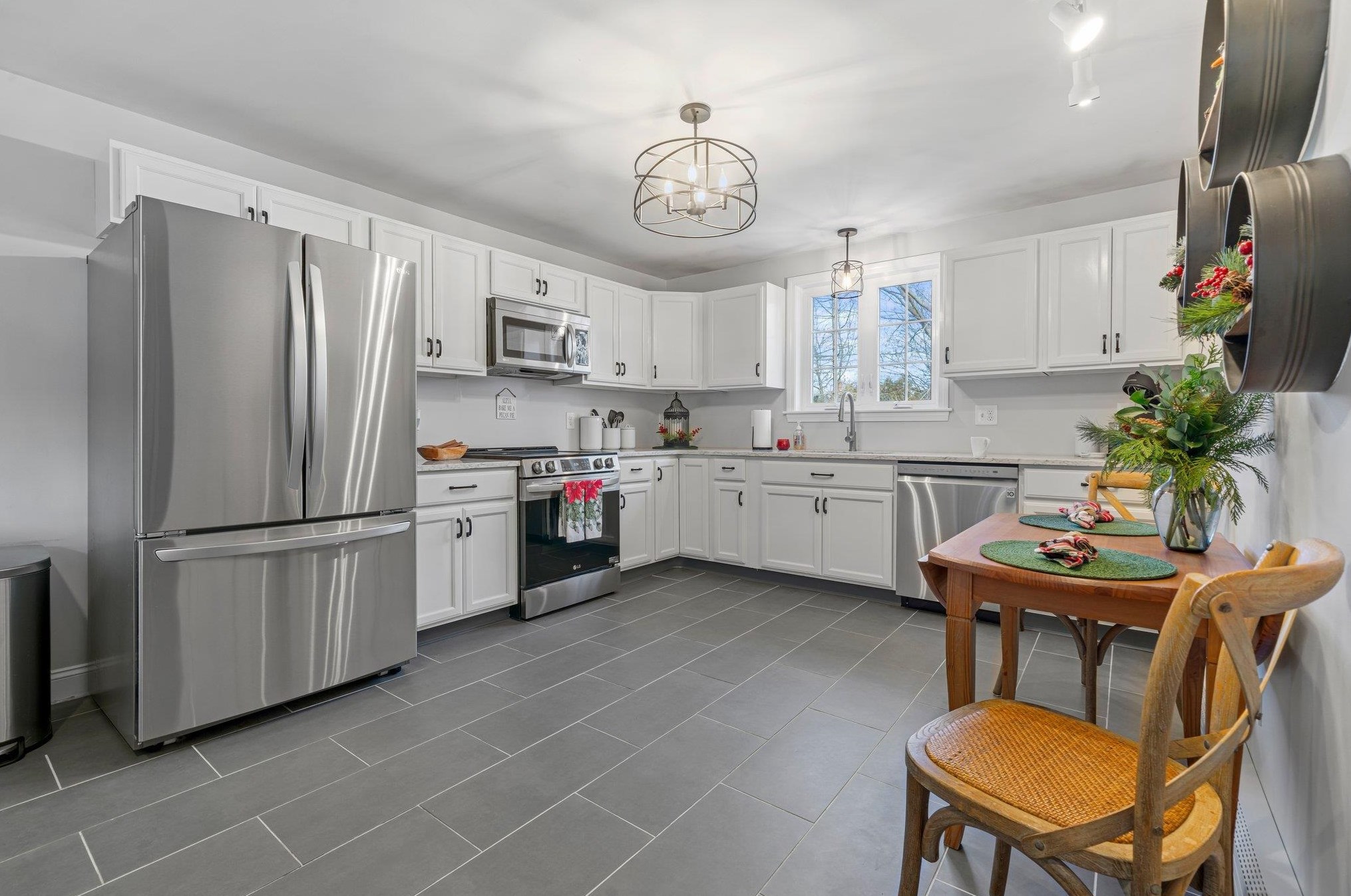 461 Varney St, Manchester NH  03102-4109 exterior