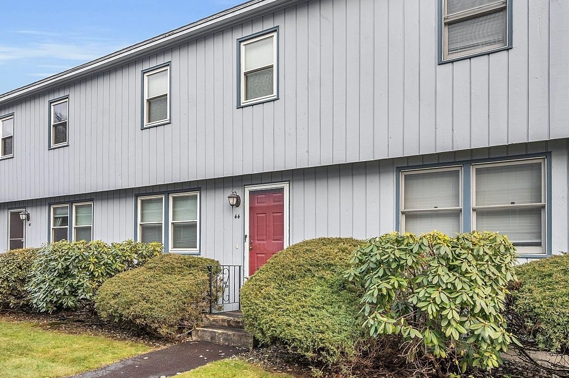 44 Bluestone Dr, Nashua, NH 03060