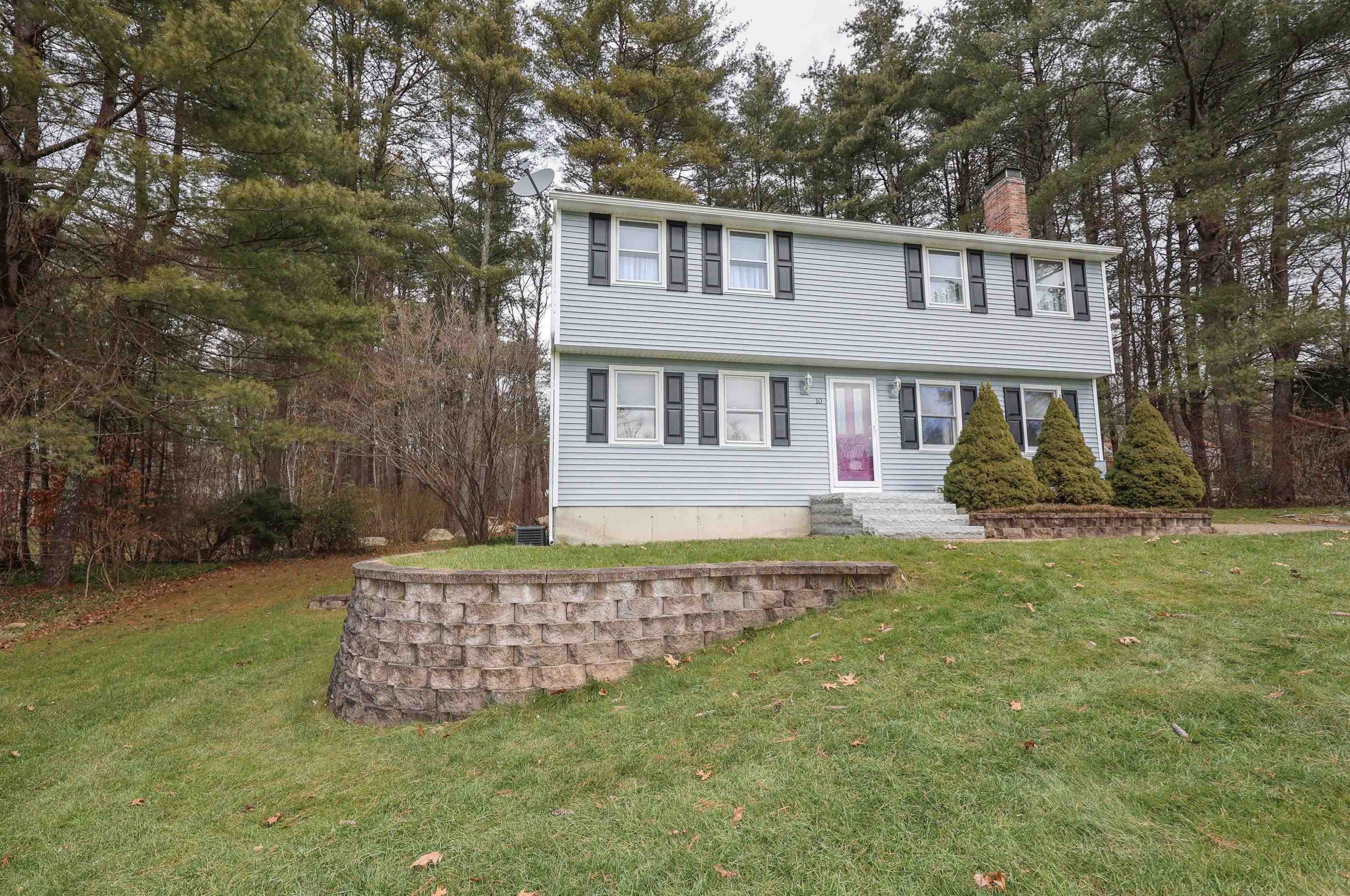10 Pine Hollow Dr, Londonderry, NH 03053