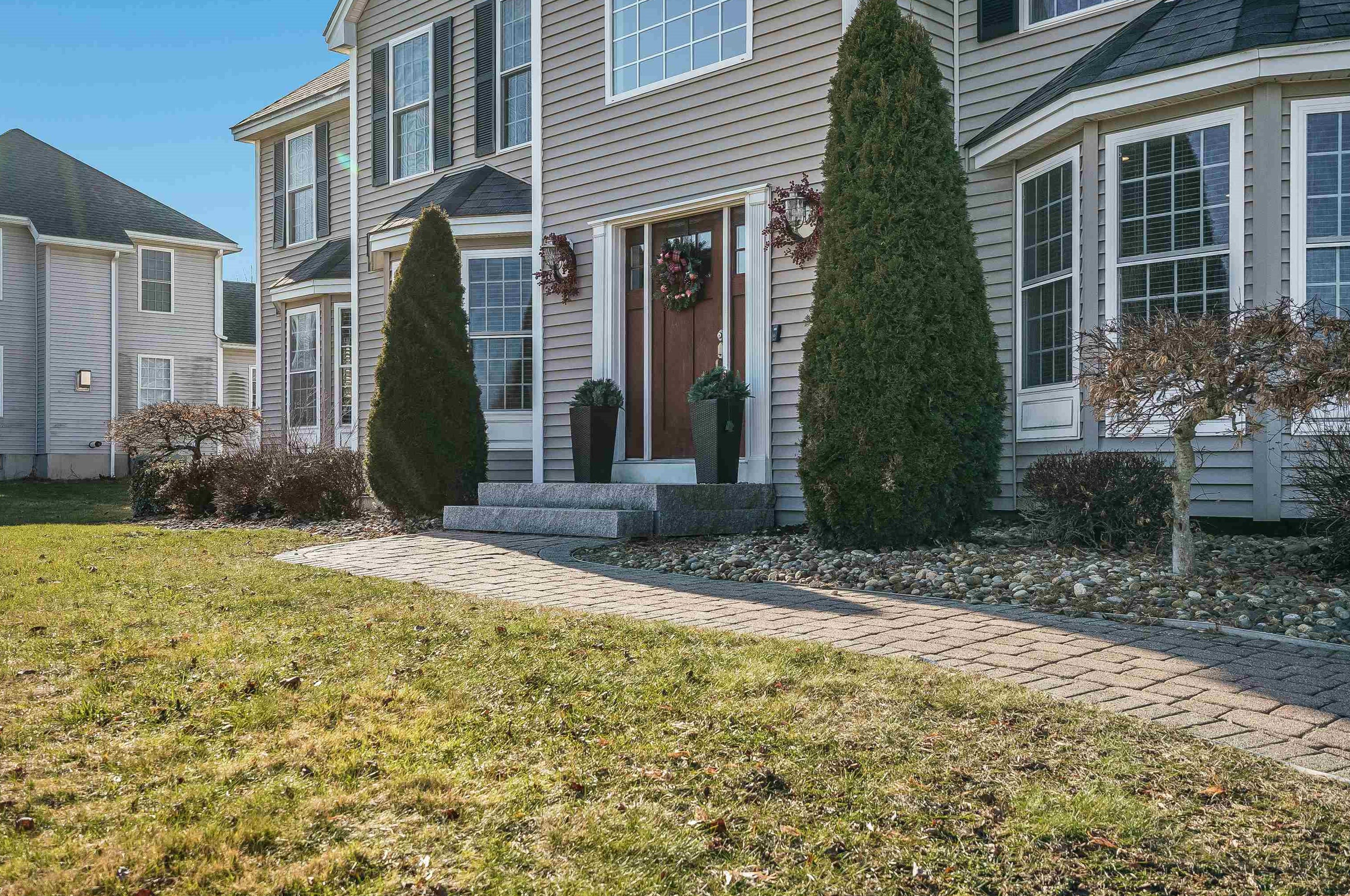 6 Hemlock Ln, Salem, NH 03079