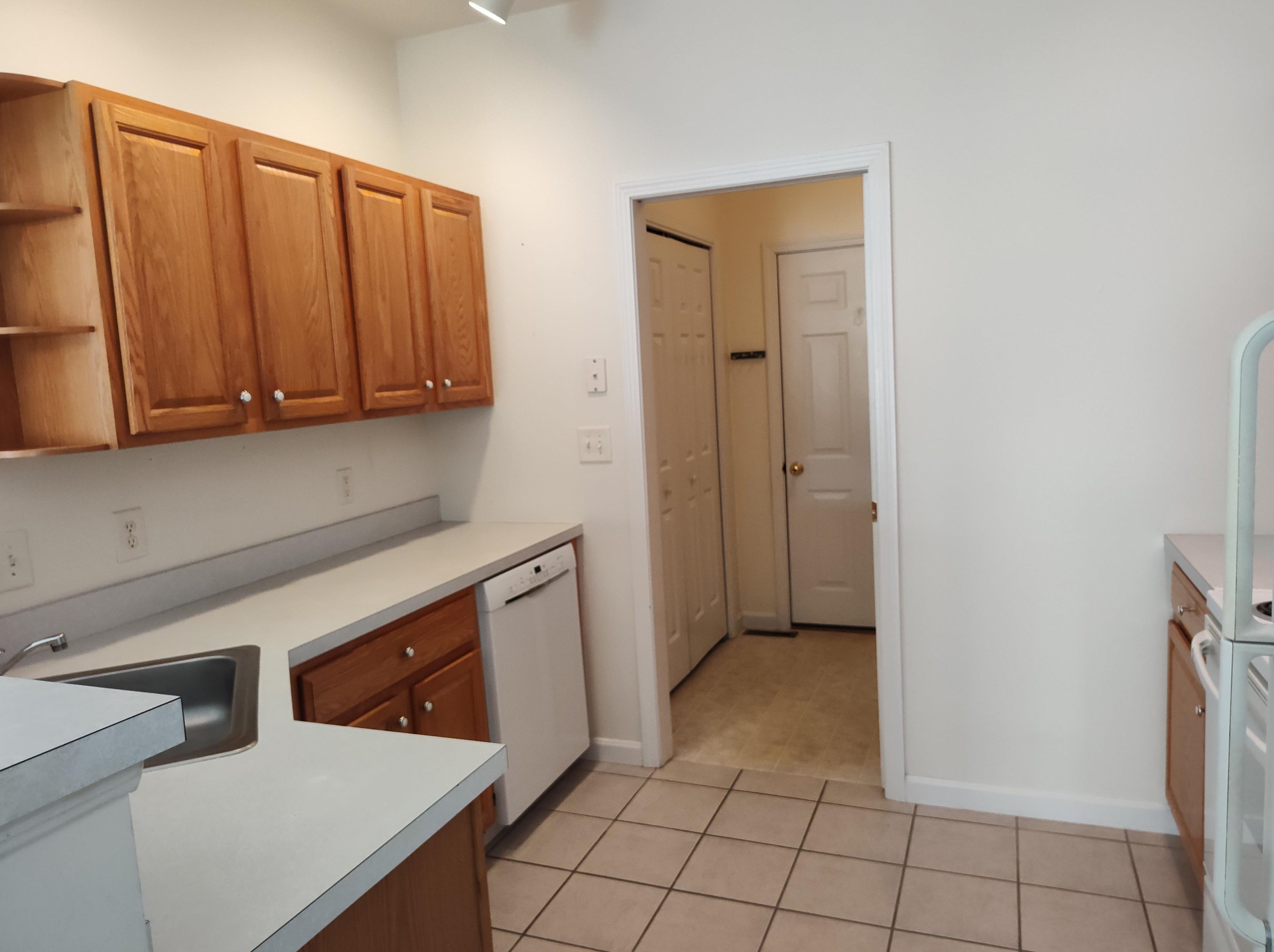 3 Edward Cir, Manchester, NH 03110-6866