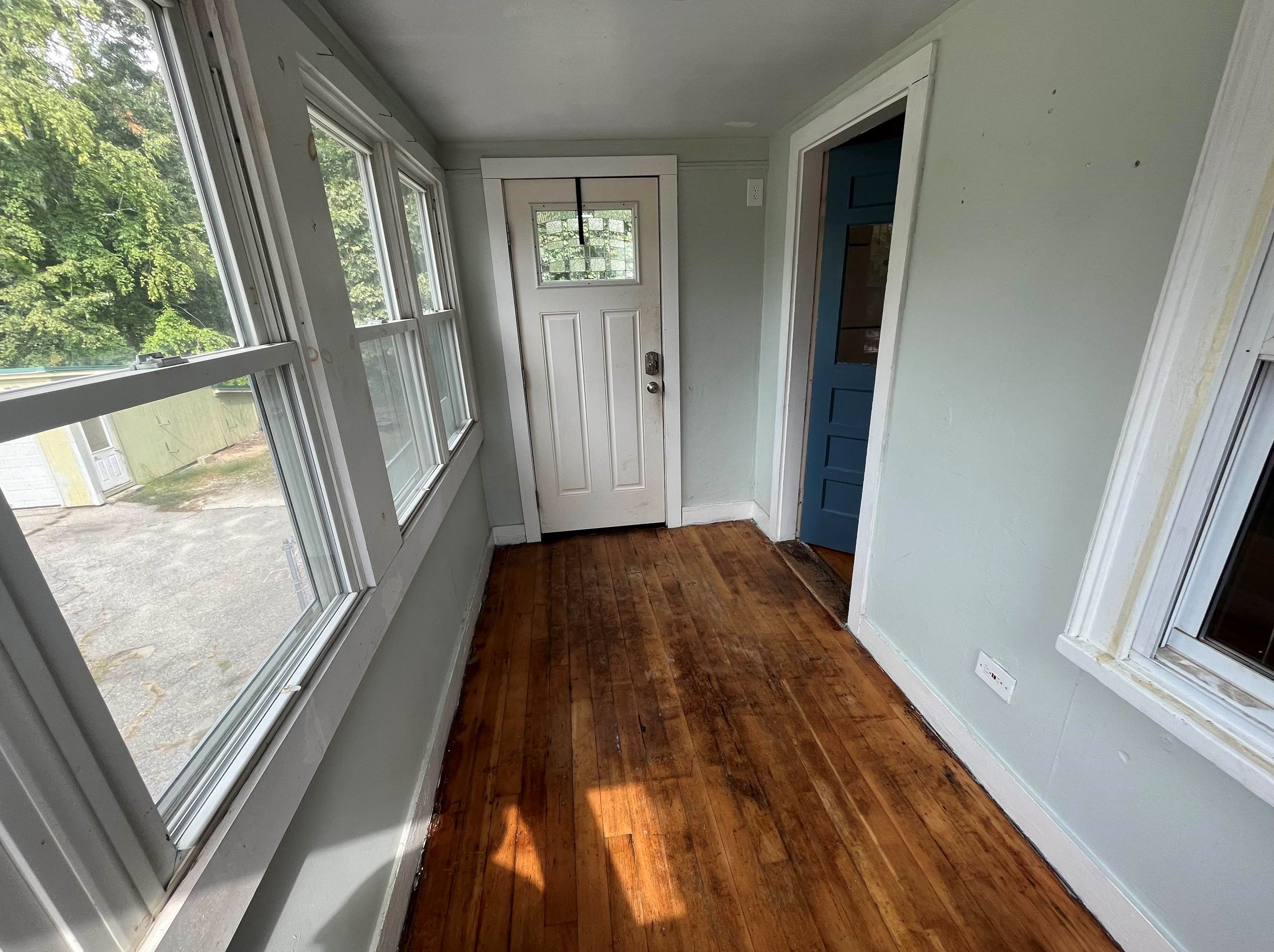 1705 Brown Ave, Manchester NH 03103-6725 exterior