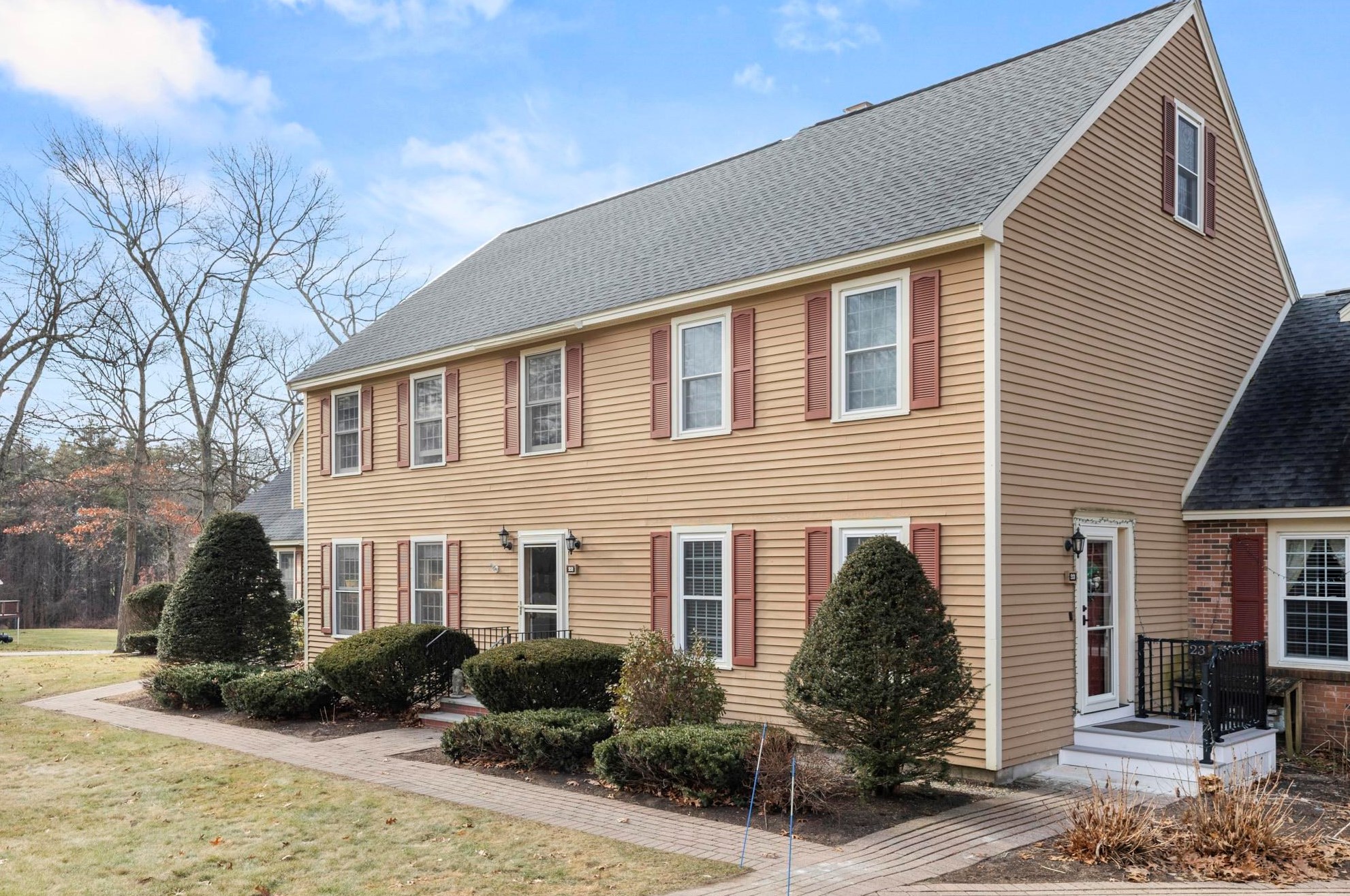 22 Seaver Brook Ln, Plaistow, NH 03865