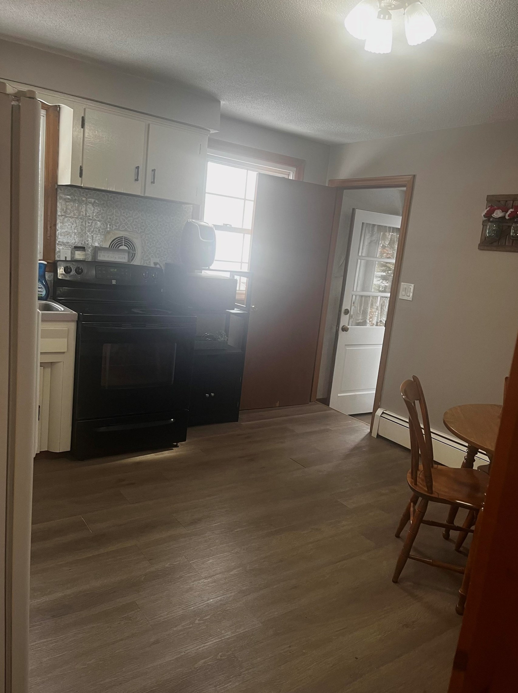 359 Mammoth Rd, Manchester NH  03109-4911 exterior