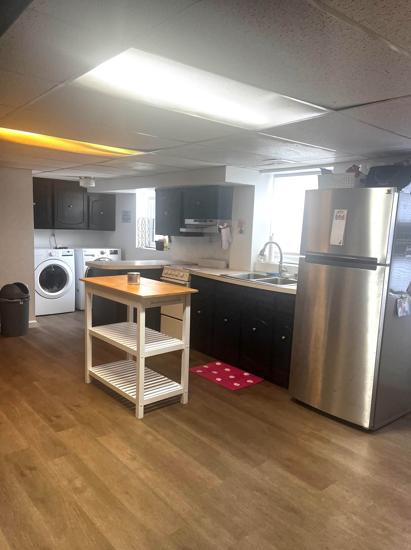 359 Mammoth Rd, Manchester NH  03109-4911 exterior