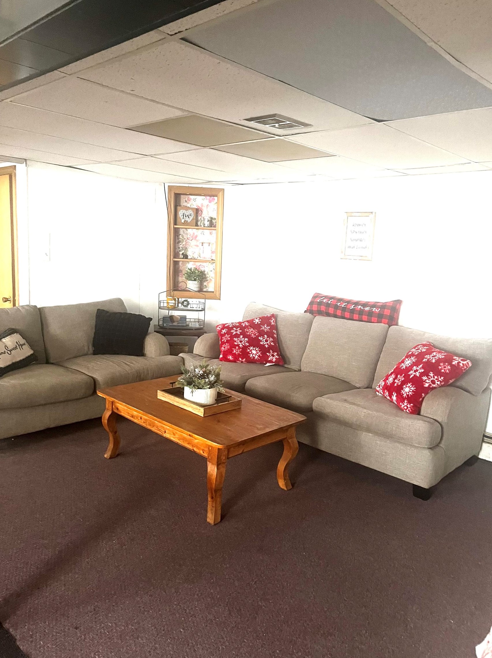 359 Mammoth Rd, Manchester NH  03109-4911 exterior