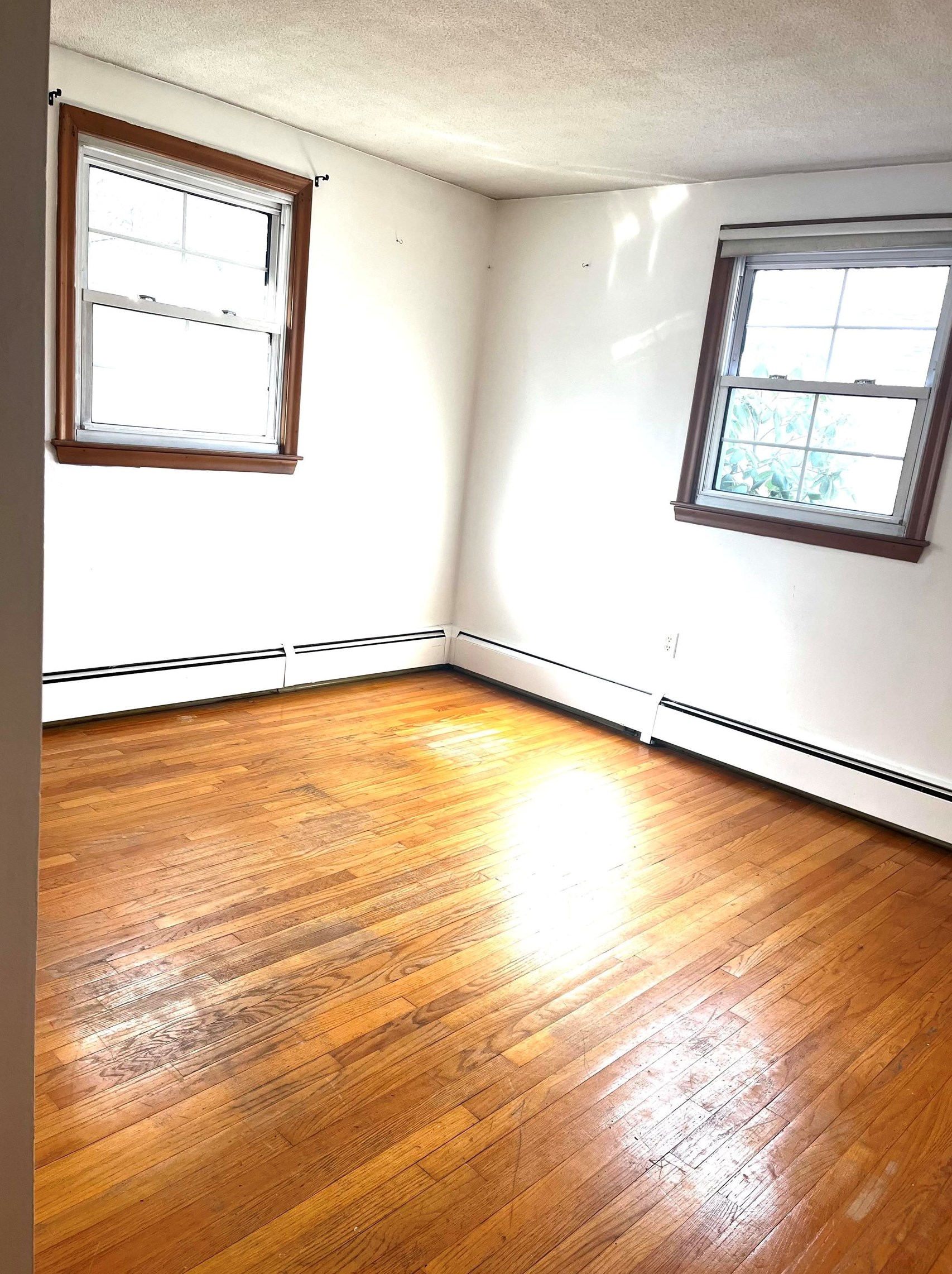 359 Mammoth Rd, Manchester NH  03109-4911 exterior