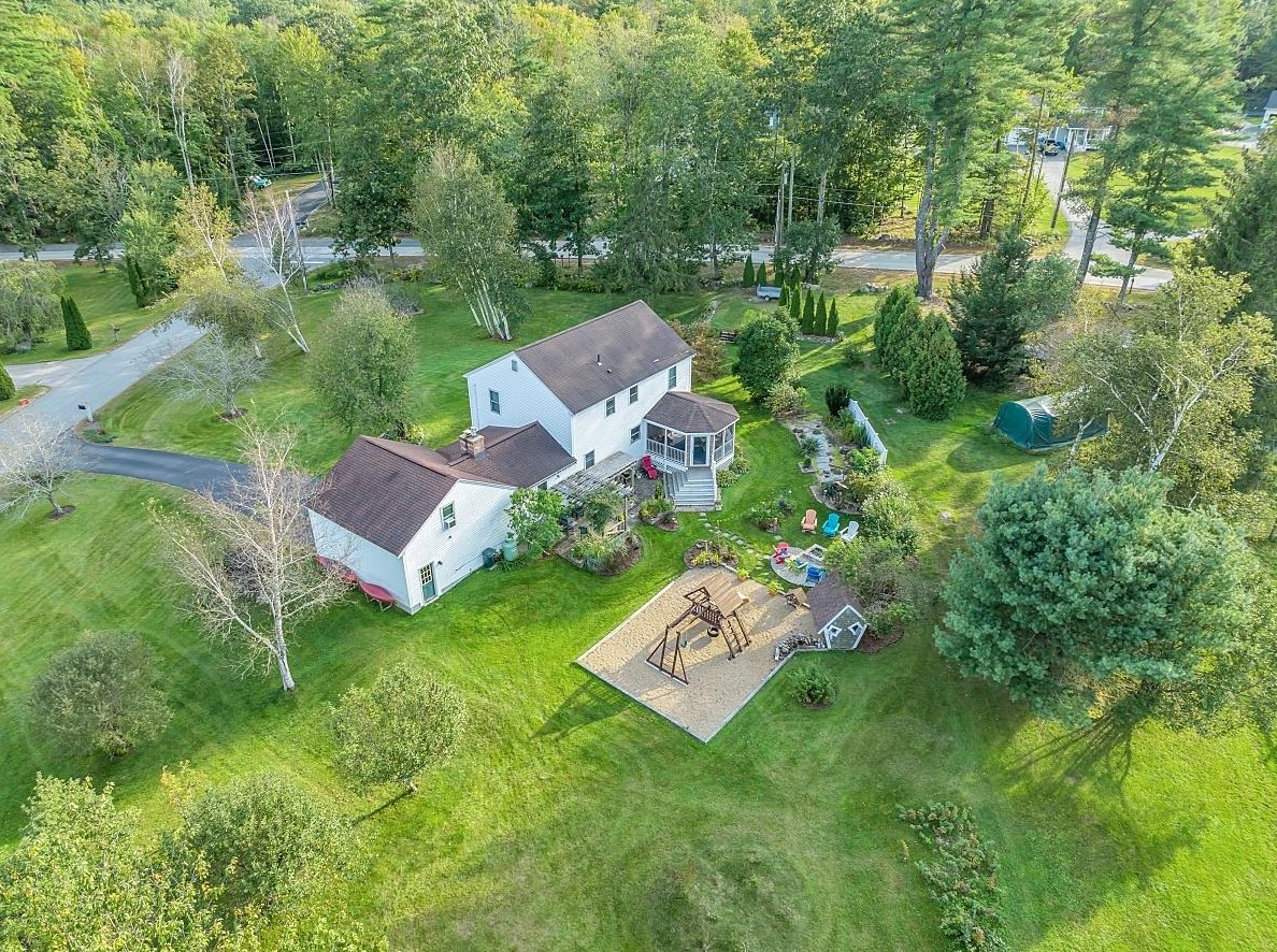 8 Rock N Pines Rd, Fremont, NH 03044