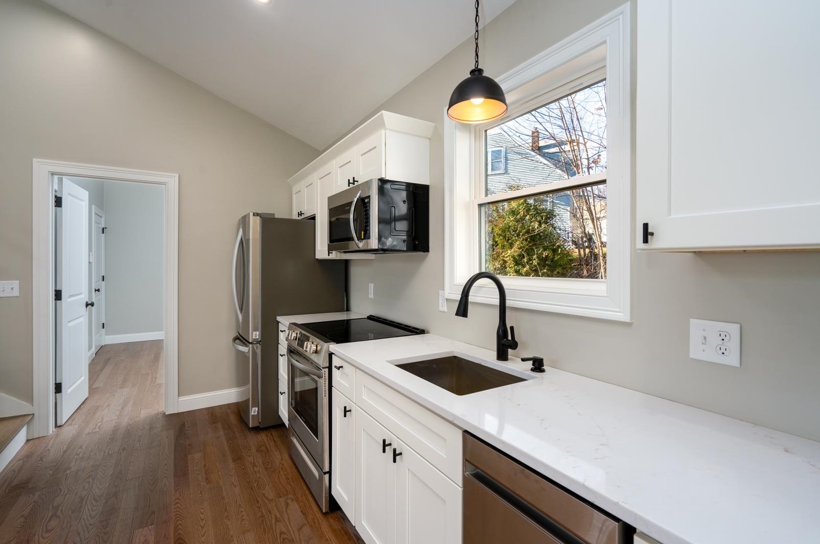 145 4 St, Dover NH 03820-2900 exterior