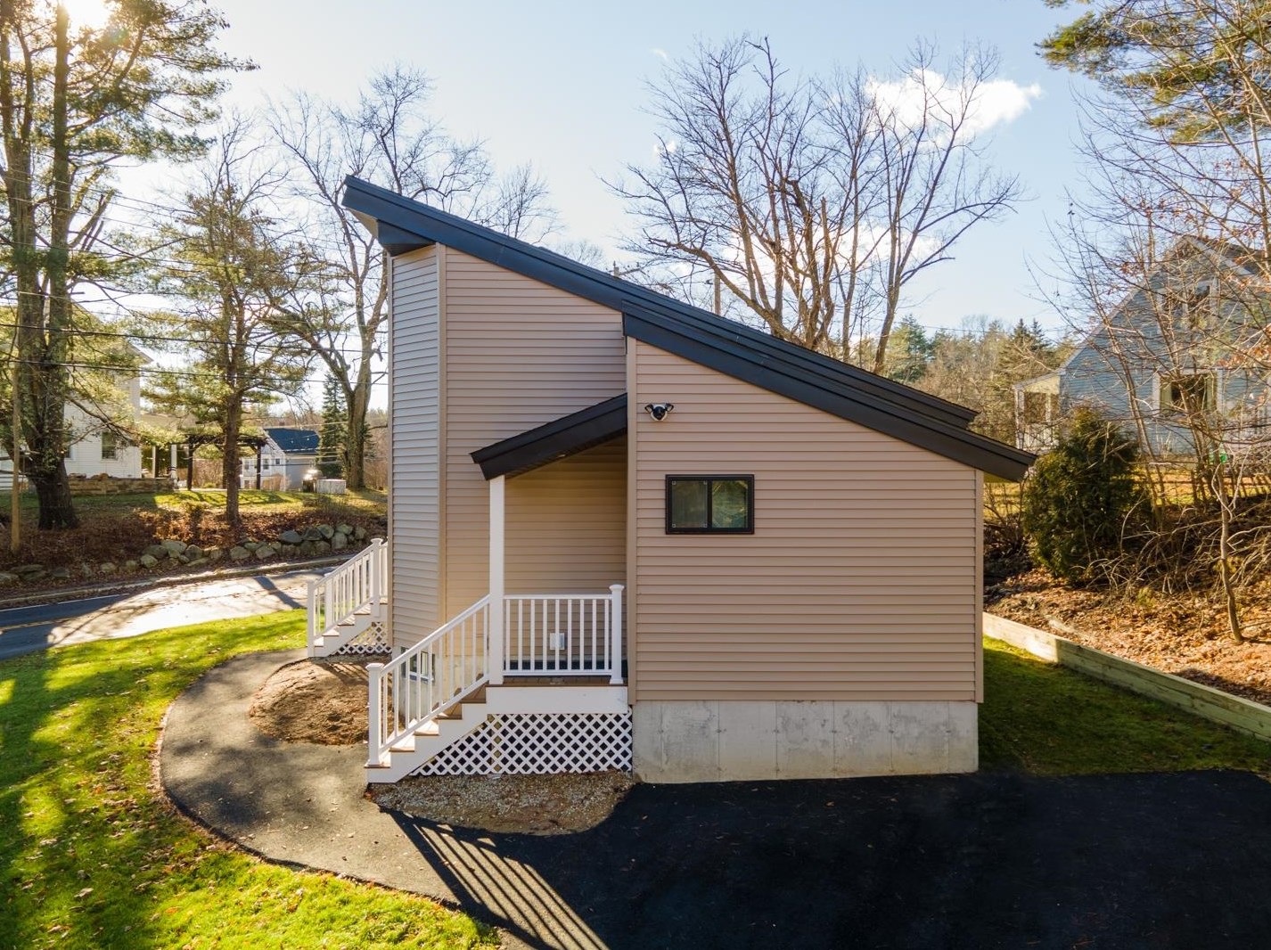 145 4 St, Dover NH 03820-2900 exterior