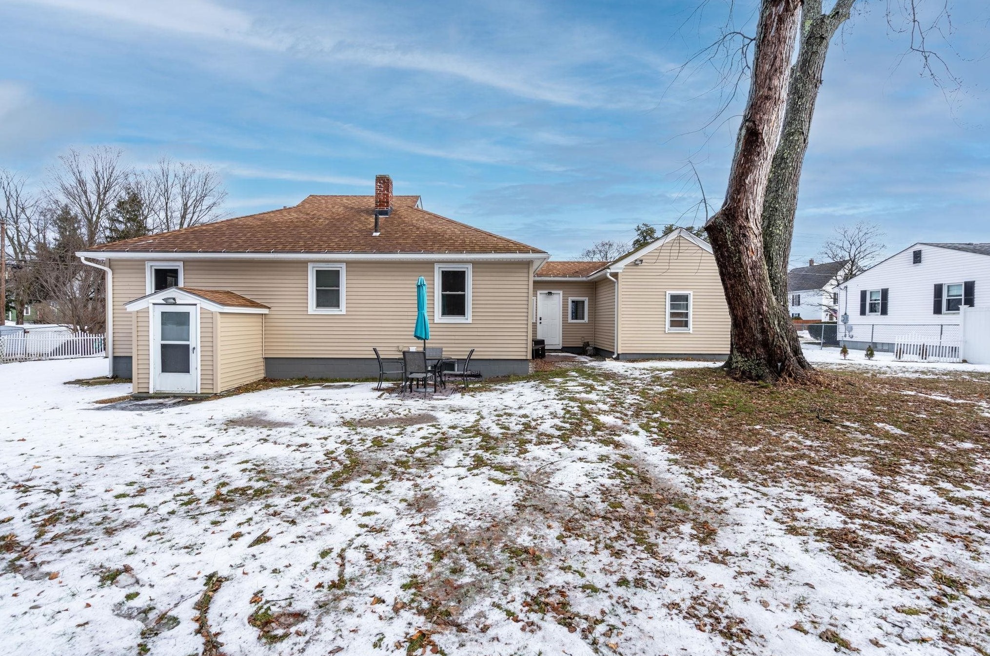428 Mast Rd, Manchester NH  03102-3325 exterior