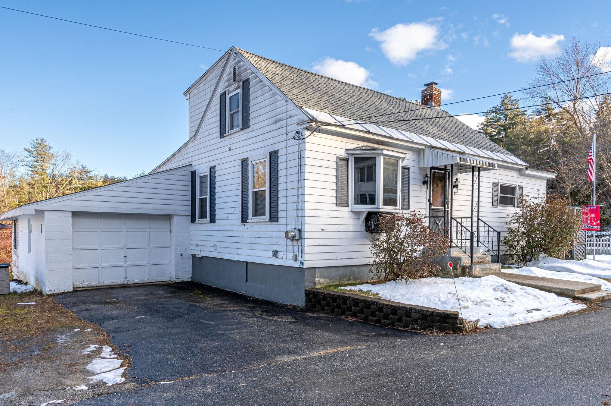 22 Curtis Ln, Manchester, NH 03110