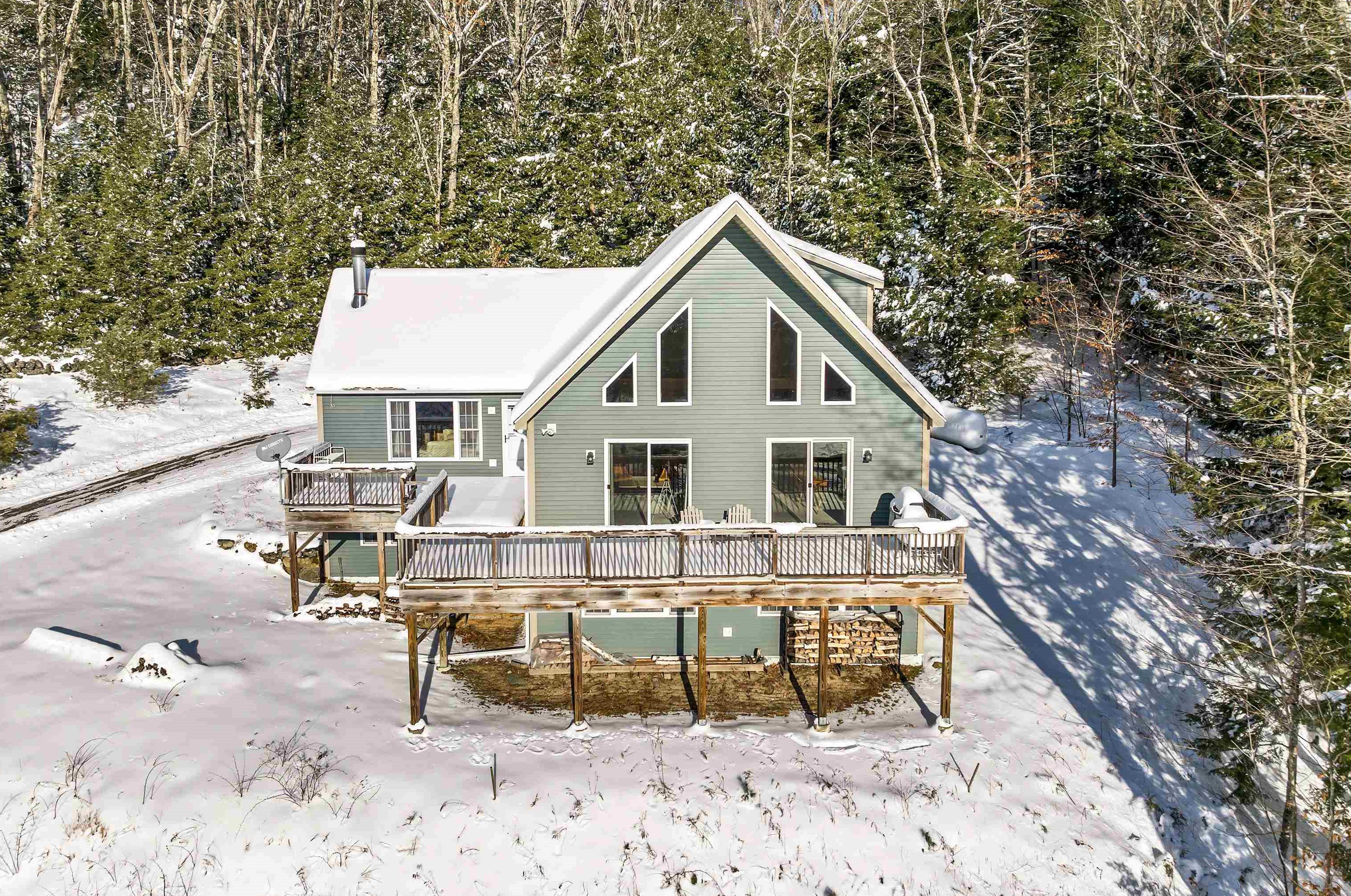 55 Seaward Dr, Danbury, NH 03230