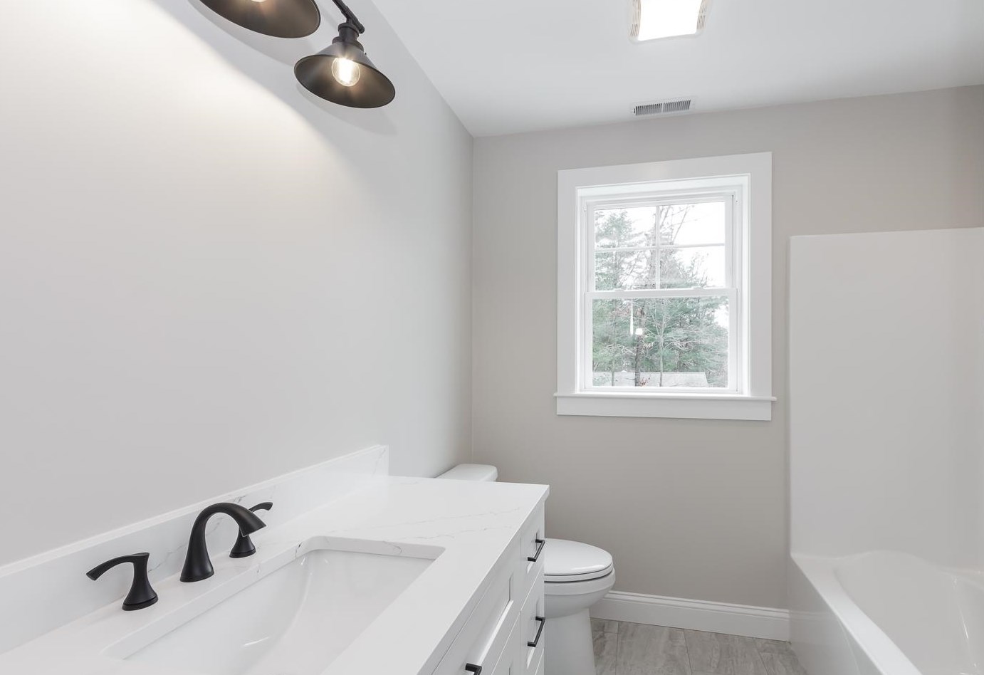 12 King, Salem NH  03079 exterior