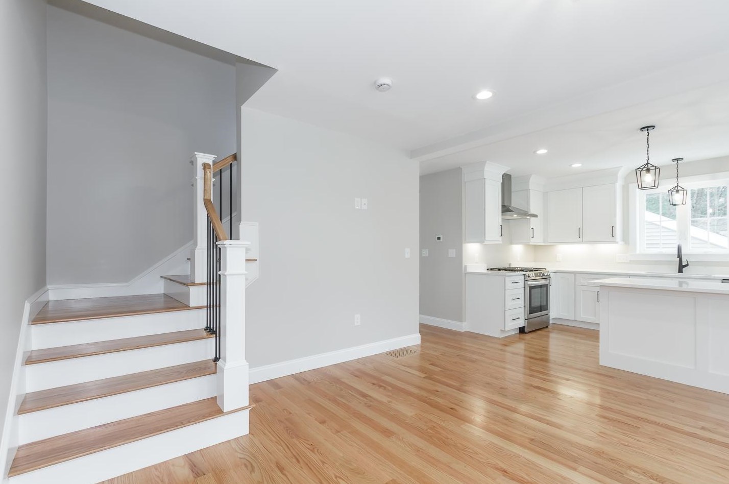 12 King, Salem NH  03079 exterior