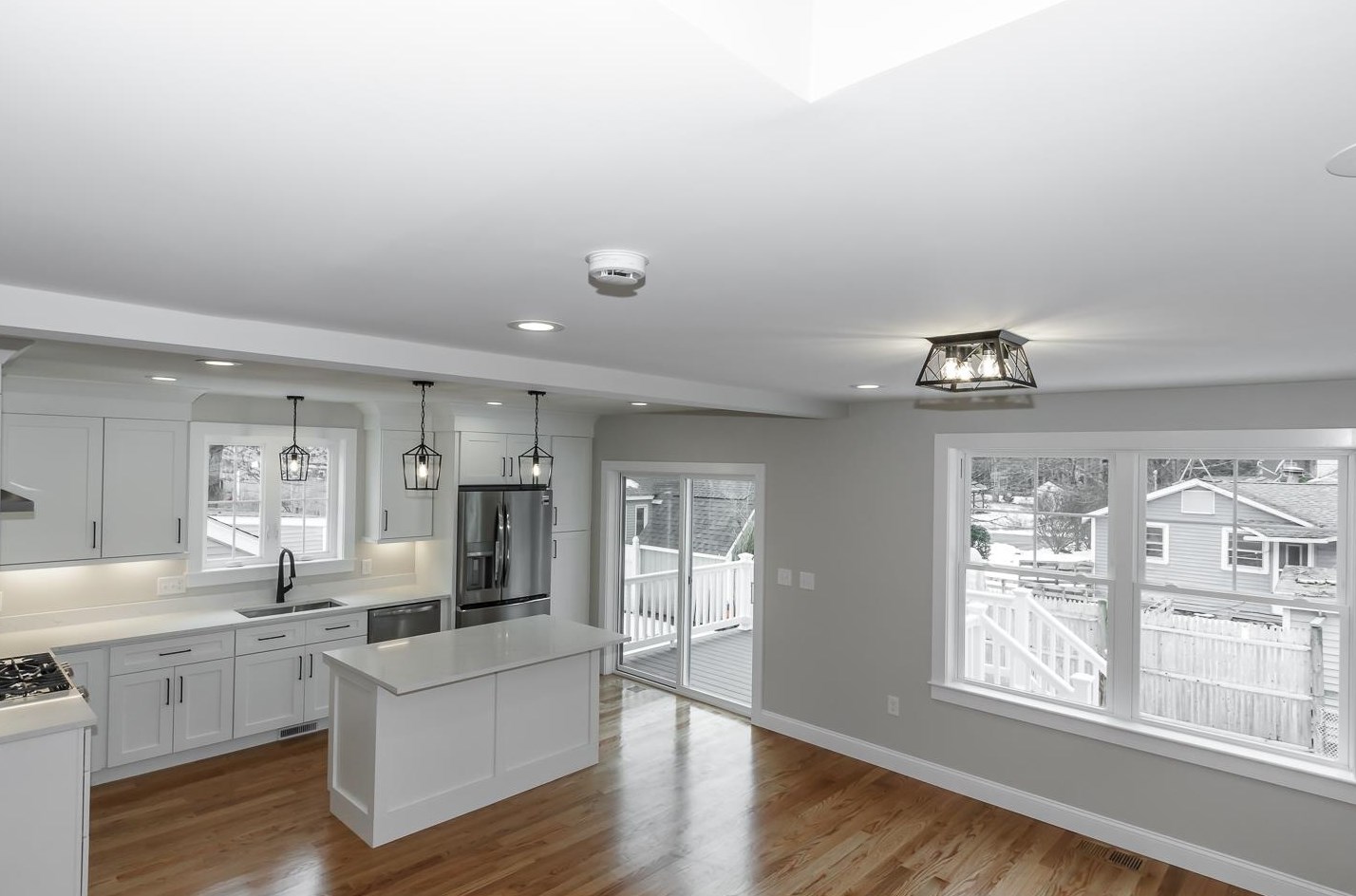 12 King St, Salem, NH 03079-1351
