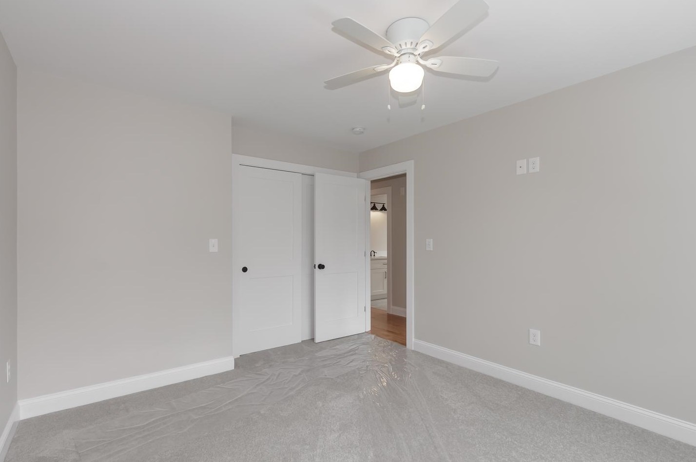 12 King, Salem NH  03079 exterior