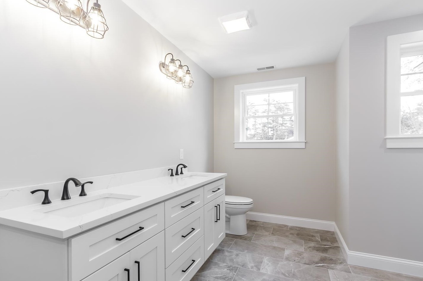 12 King, Salem NH  03079 exterior