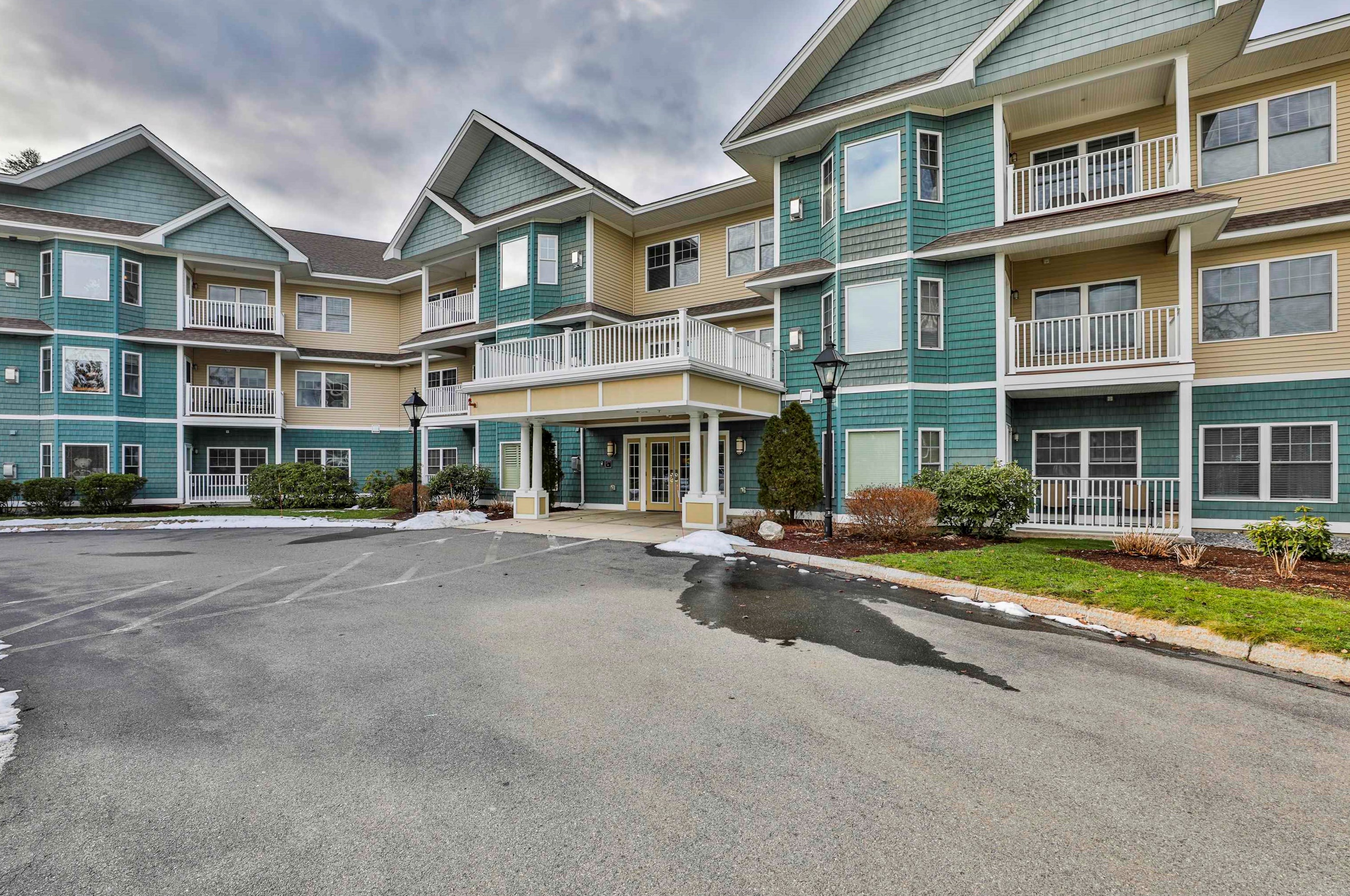 65 Hawthorne Dr #307, Manchester, NH 03110