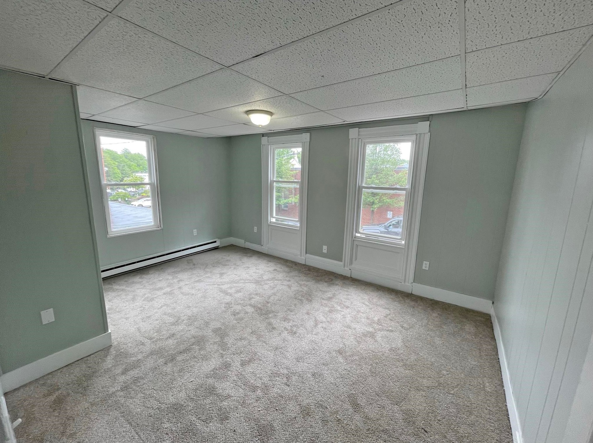 4 Chapel St, Newmarket, NH 03857