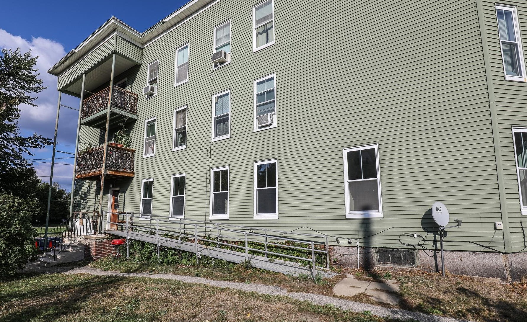 174 Grn St, Manchester NH 03106-2611 exterior