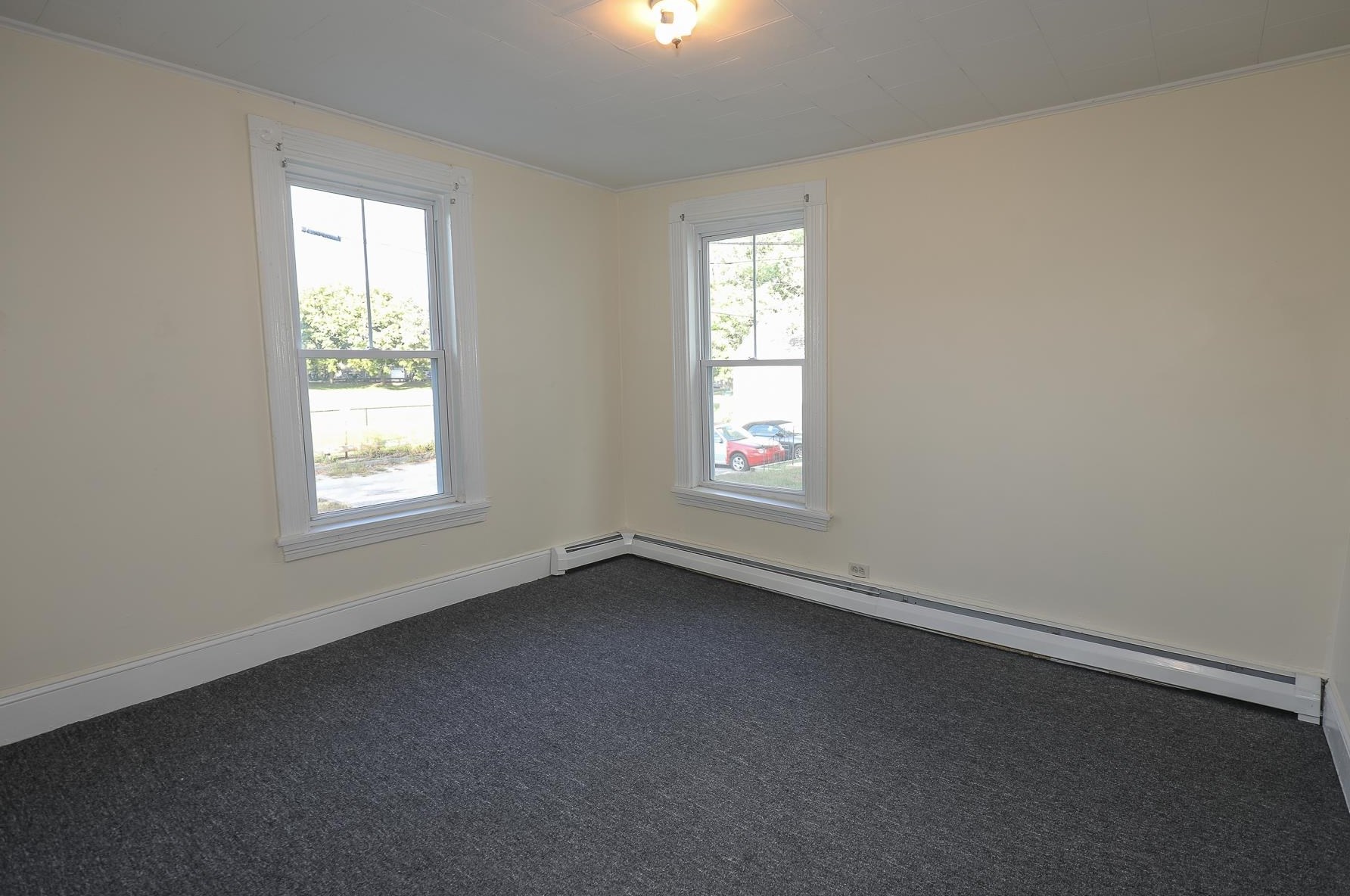 174 Grn St, Manchester NH 03106-2611 exterior