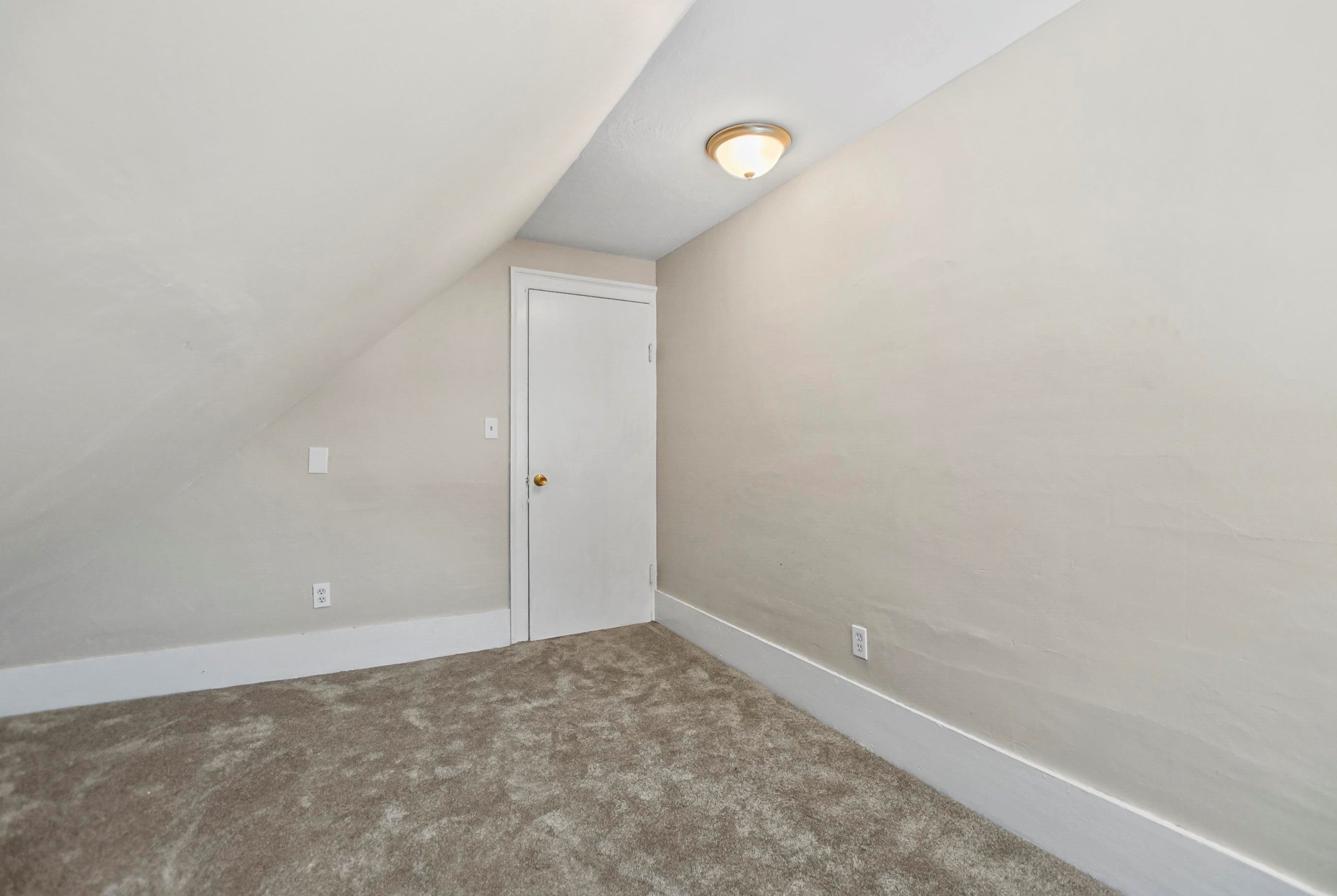 30 Dundee Ave, Manchester NH  03106-1426 exterior