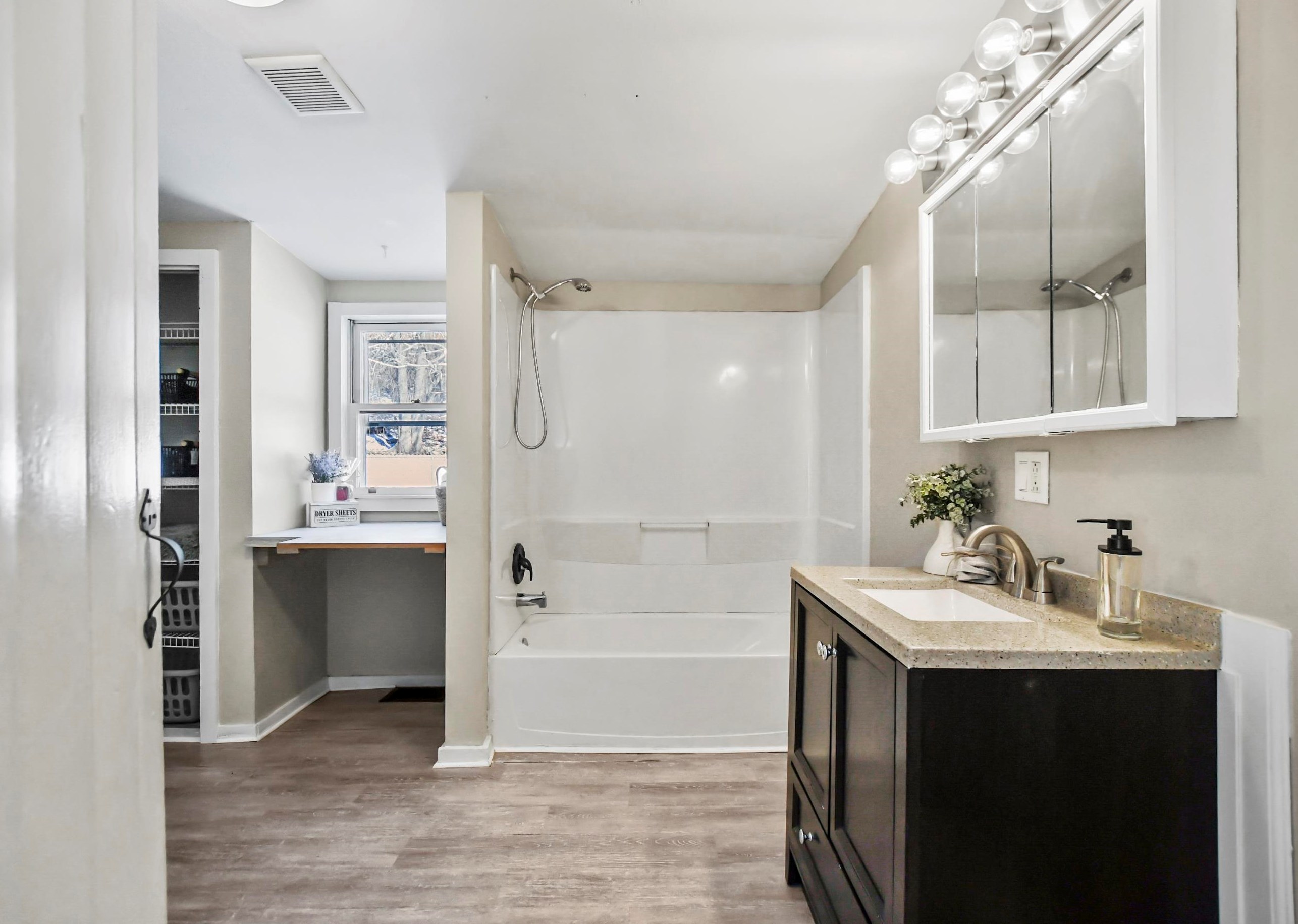 30 Dundee Ave, Manchester NH  03106-1426 exterior