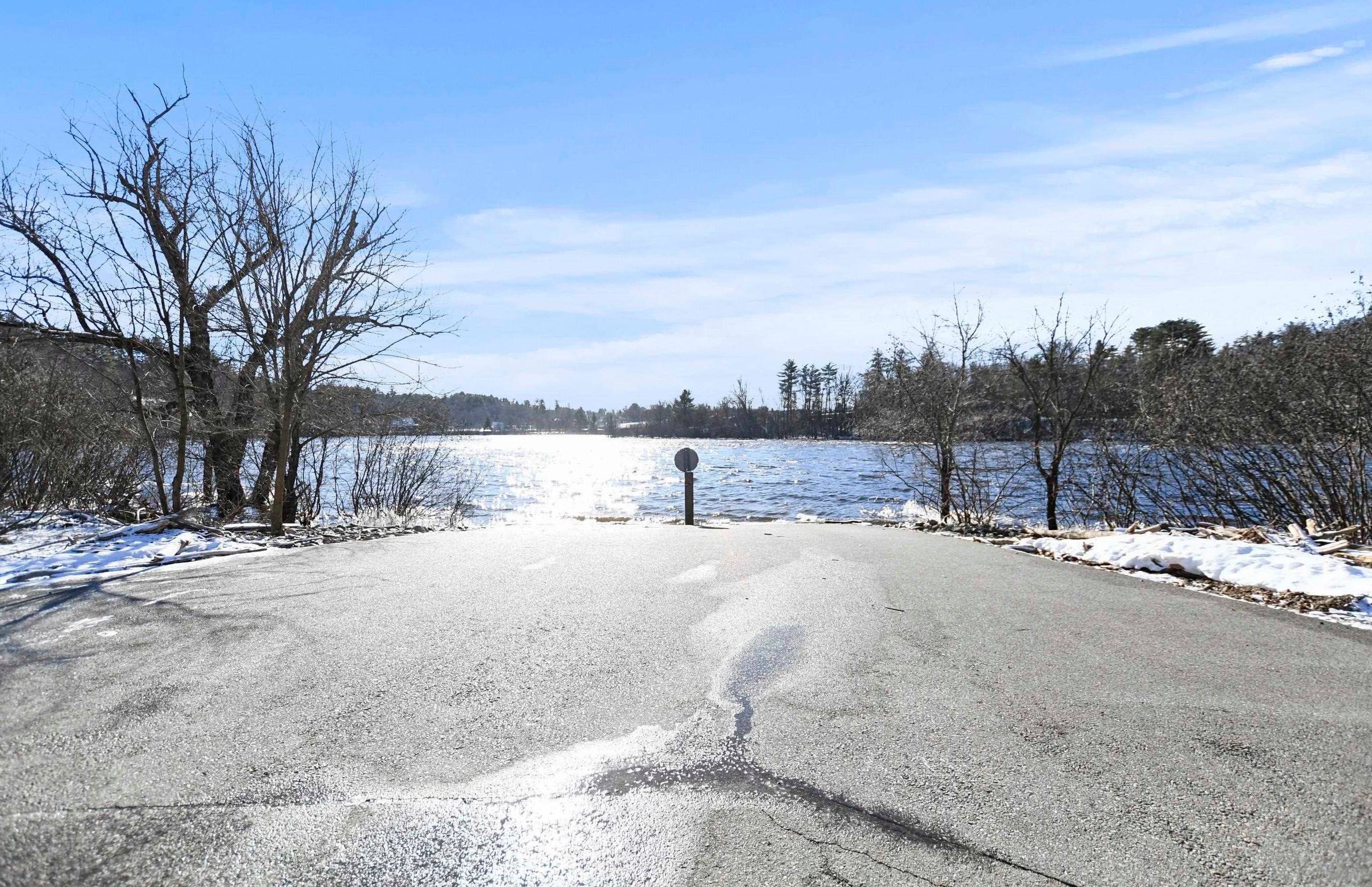 30 Dundee Ave, Manchester NH  03106-1426 exterior