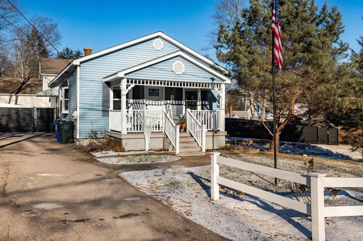 46 Orchard St, Manchester NH  03102-1145 exterior