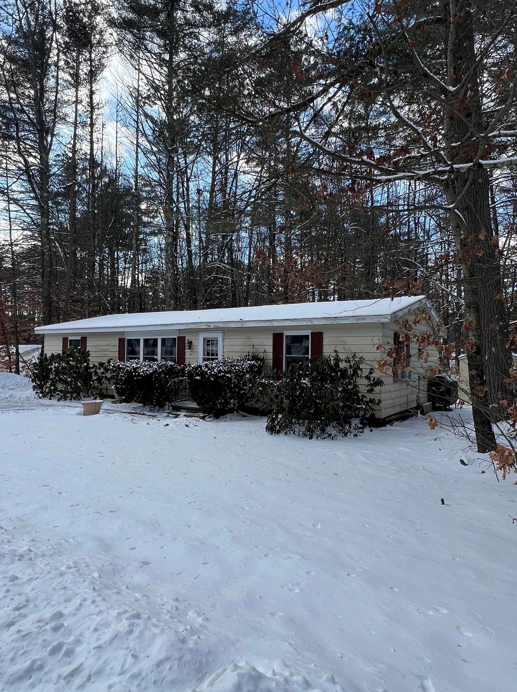 47 Meadows Dr, Contoocook, NH 03229 exterior