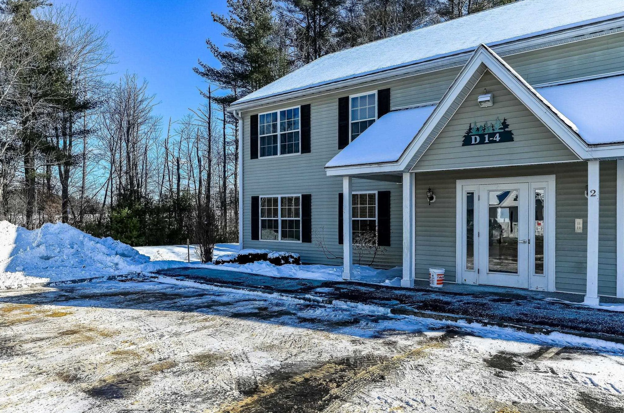 2 Tampa Dr, Rochester NH  03867-2236 exterior