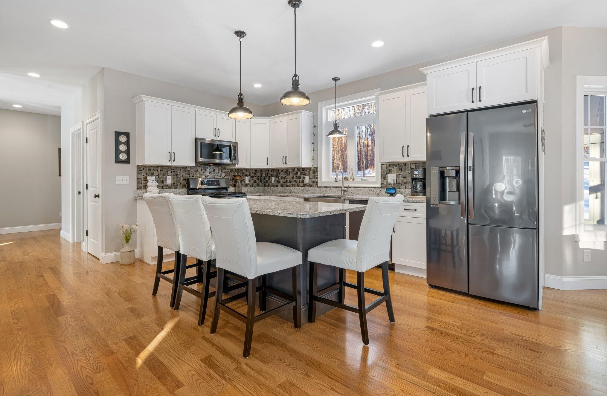 19 Jefferson Dr, Londonderry, NH 03053