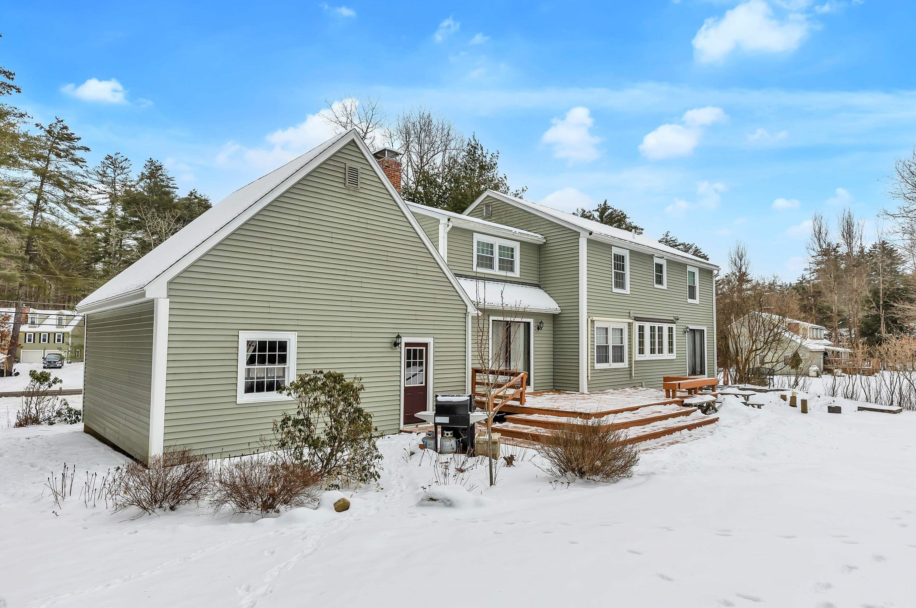 44 Horace Greeley Rd, Amherst, NH 03031-1615