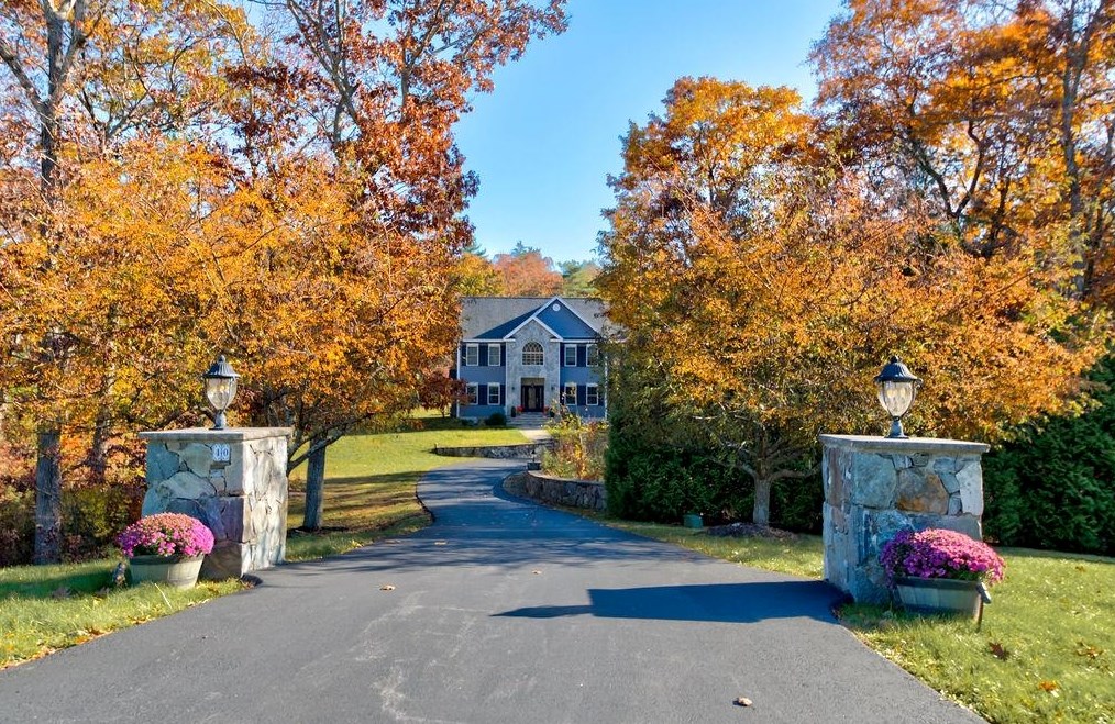 40 Bear Hill Rd, Windham, NH 03087