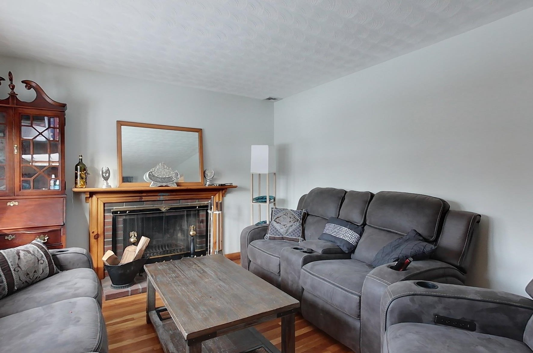 5 Joyce Heard Ave, Salem NH  03079-4221 exterior