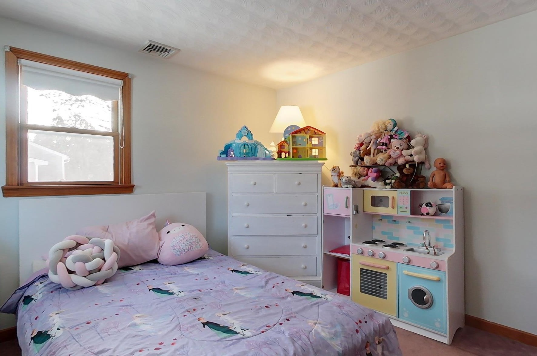 5 Joyce Heard Ave, Salem NH  03079-4221 exterior
