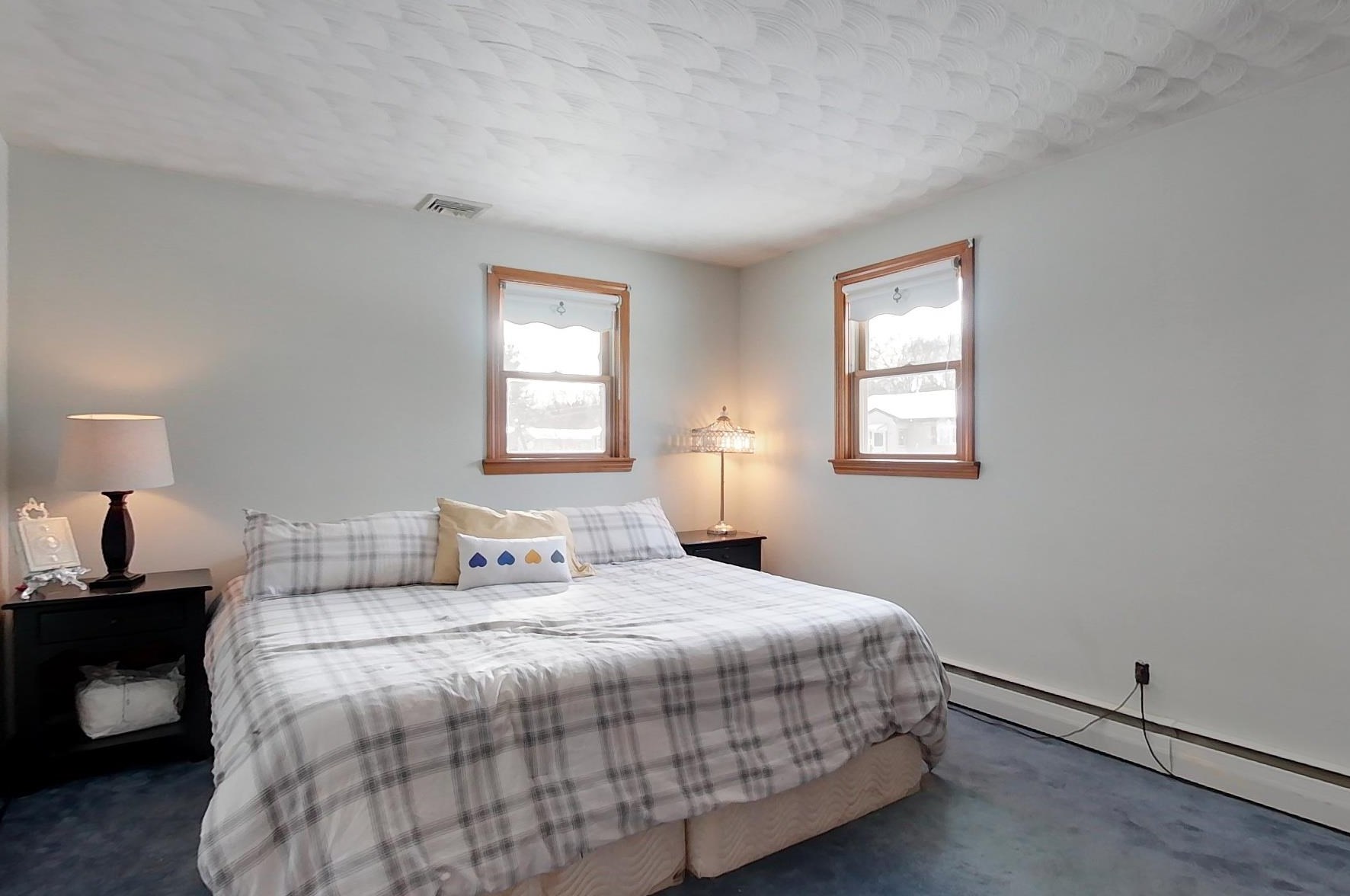 5 Joyce Heard Ave, Salem NH  03079-4221 exterior
